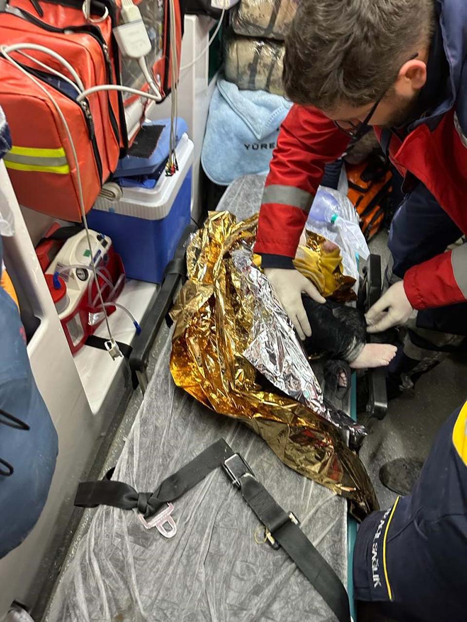 66 saat geçmesine rağmen Helen bebek sağ kurtuldu!