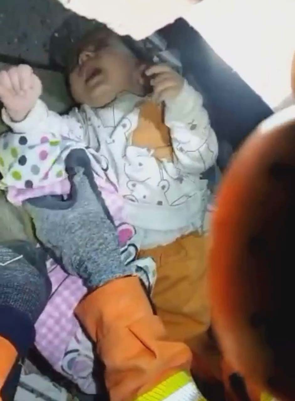 Umut dolu bekleyişten güzel haber: Kahramanmaraş'ta enkaz altından bebek çıkarıldı 