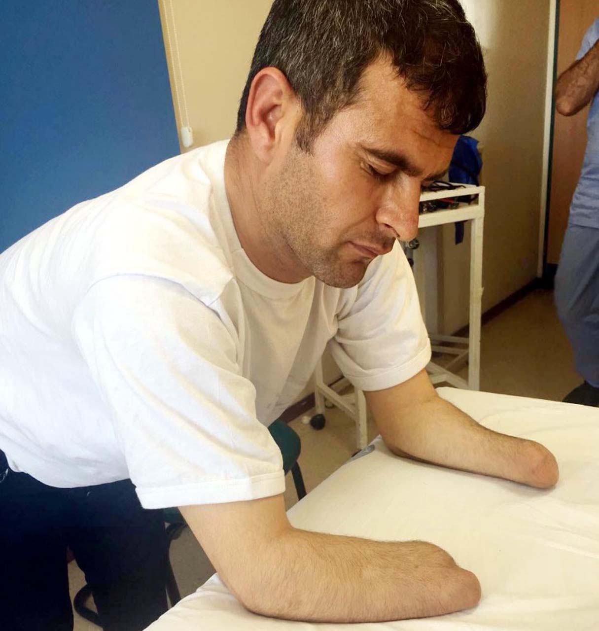 Çift Kol nakli yapılan Mustafa'dan kötü haber. Enkaz altında yaşamını yitirdi!