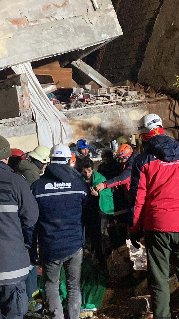 Hatay'da 96 saat sonra gelen mucize: 1.5 yaşındaki Sela bebek ve ailesi sağ olarak çıkarıldı 