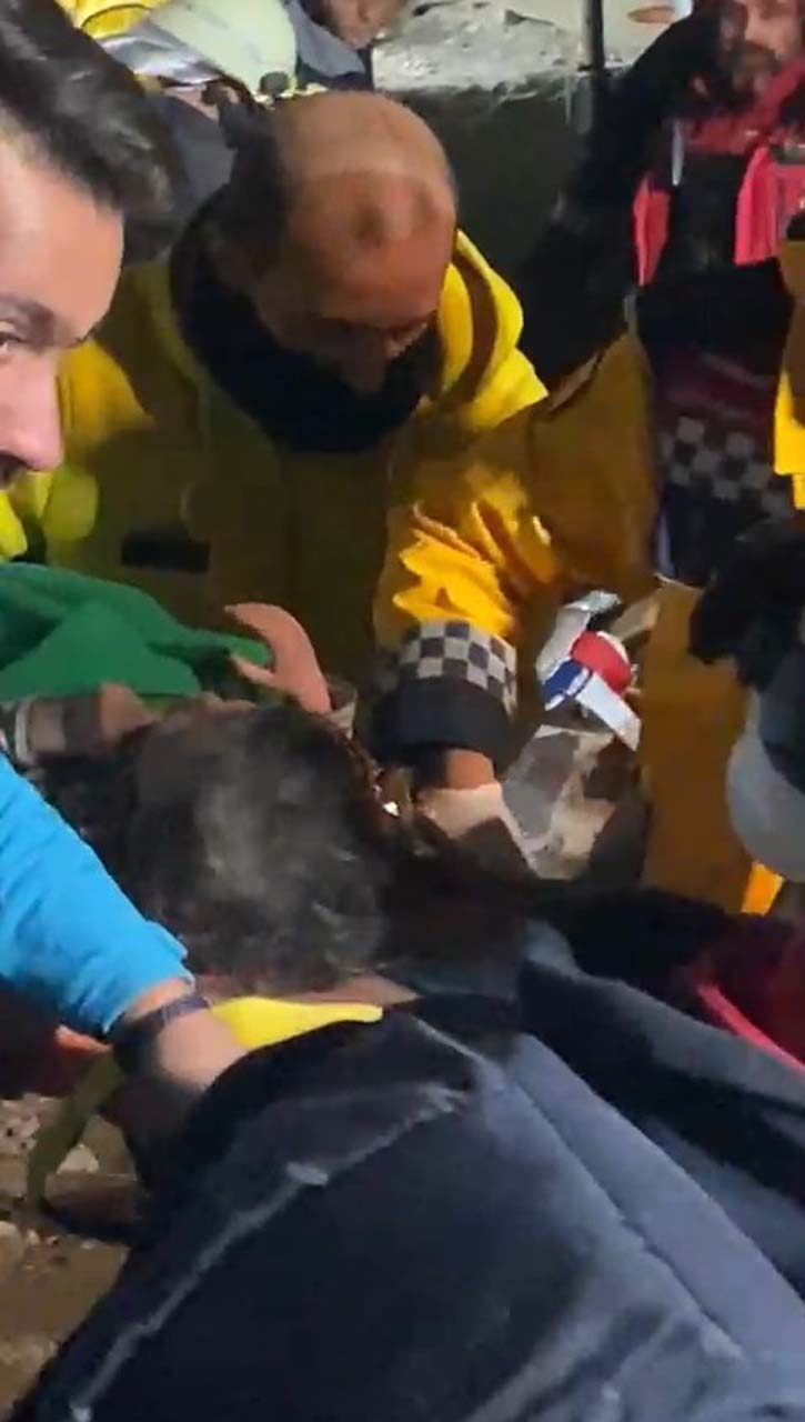 Hatay'da 96 saat sonra gelen mucize: 1.5 yaşındaki Sela bebek ve ailesi sağ olarak çıkarıldı 