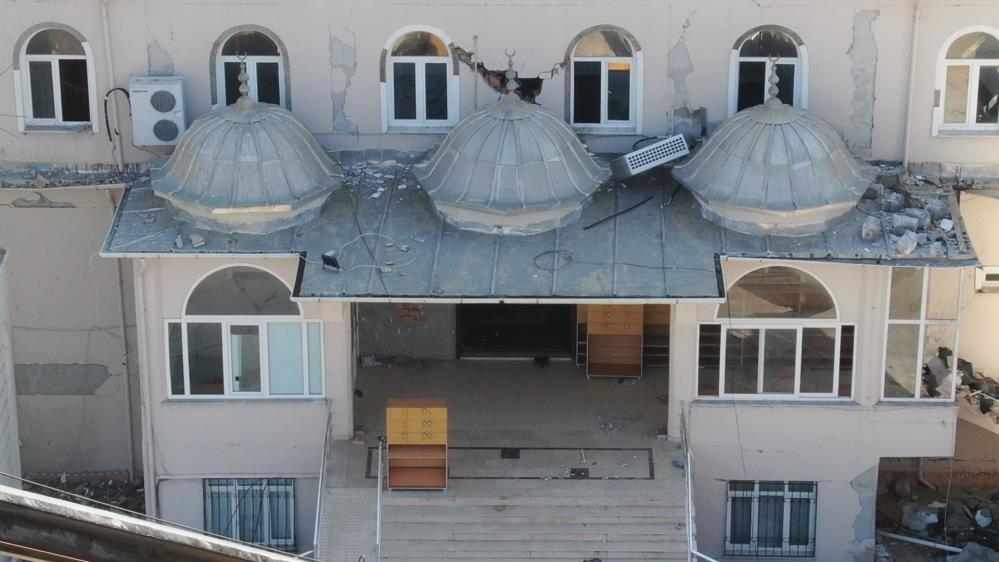 Hatay'da depremin etkisi gün yüzüne çıkıyor! Zarar gören camiler görenlerin içini burktu