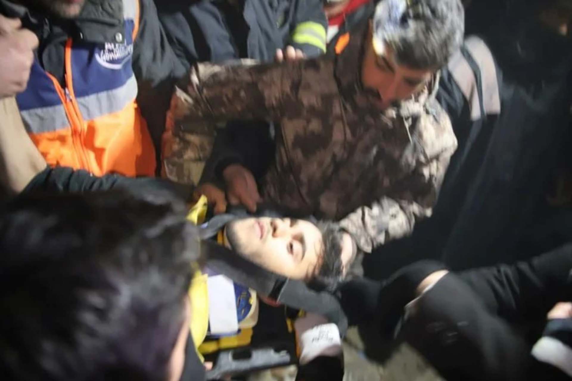 Gaziantep'te 94 saat sonra gelen mucize! Enkaz altında namaz kıldı, idrarını içip hayatta kaldı 