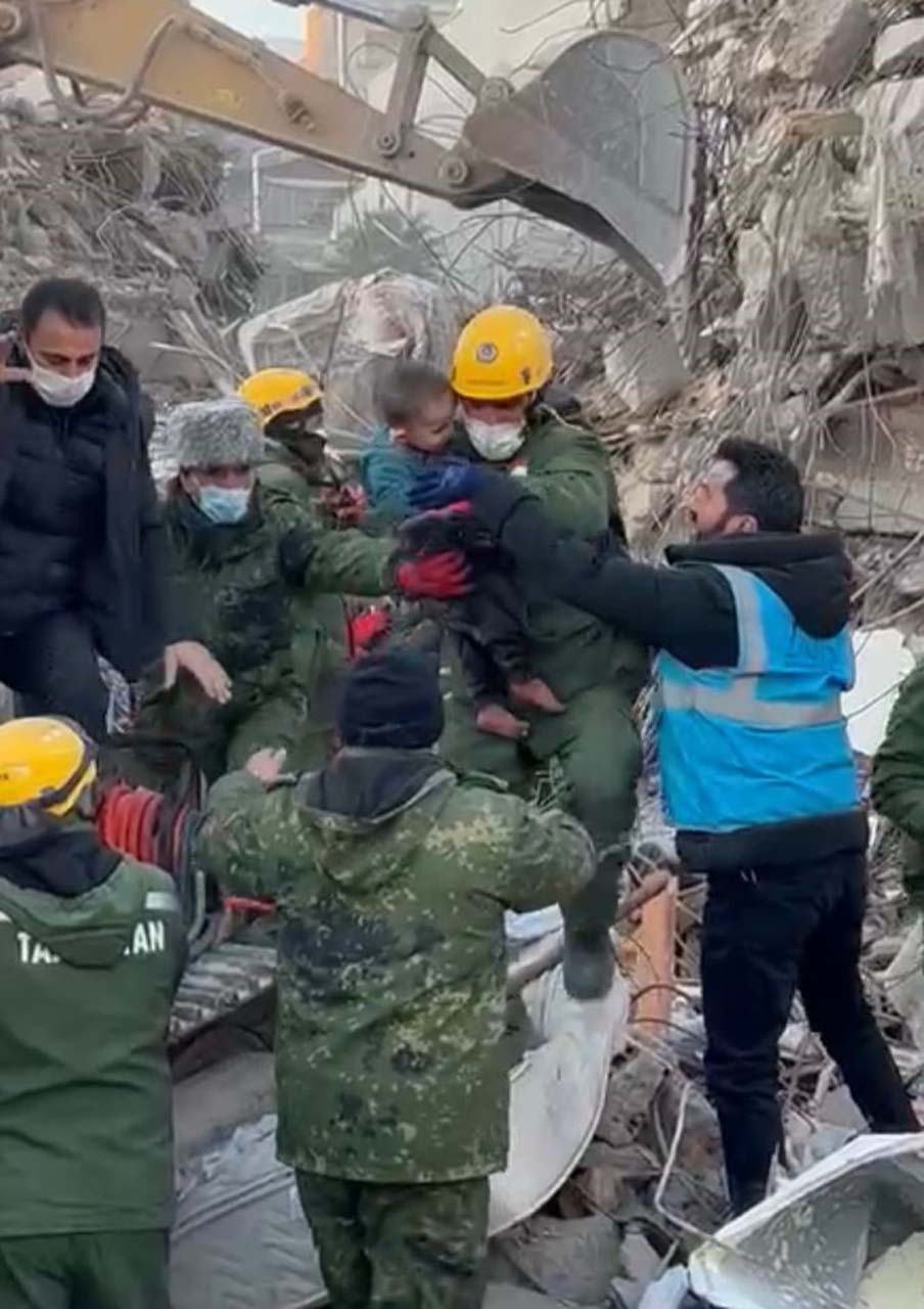 Mutluluğu yüzünden okundu! 159 saatin sonunda Yavuz bebek herekse umut oldu!