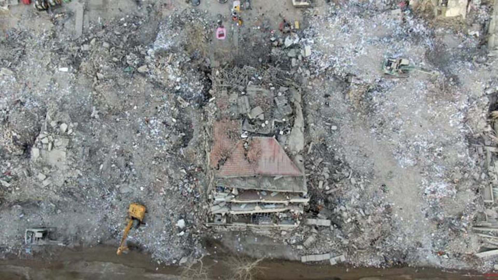 Evleri deprem değil uygun olmayan yapı malzemeleri yıkıyor! "Binanın yarısı köpük yarısı beton!"