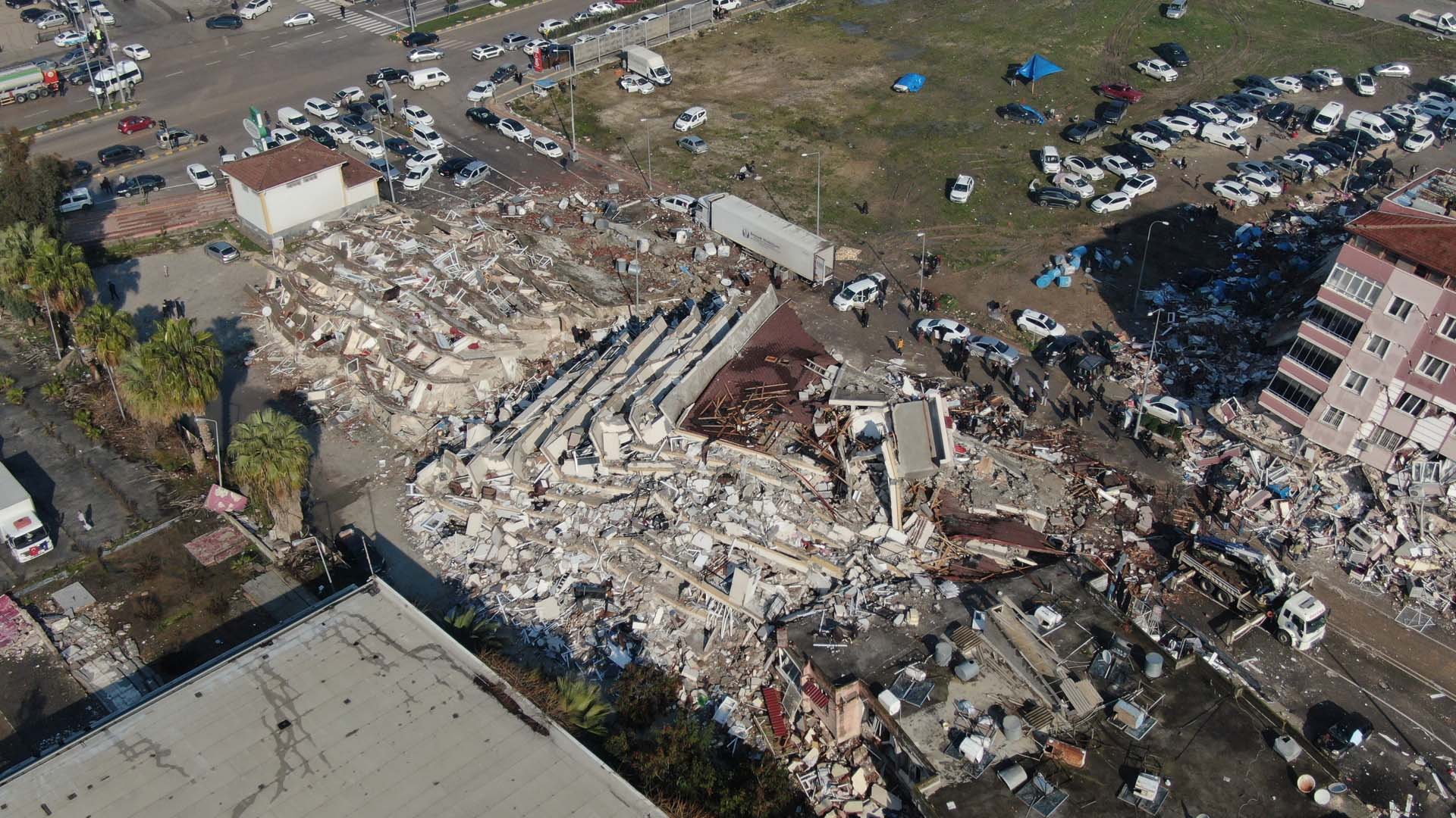 Bakanlık deprem felaketinin yaşandığı illerde hasar tespit çalışması yaptı! İşte il il yıkılan ve hasar alan binaların sayısı... 