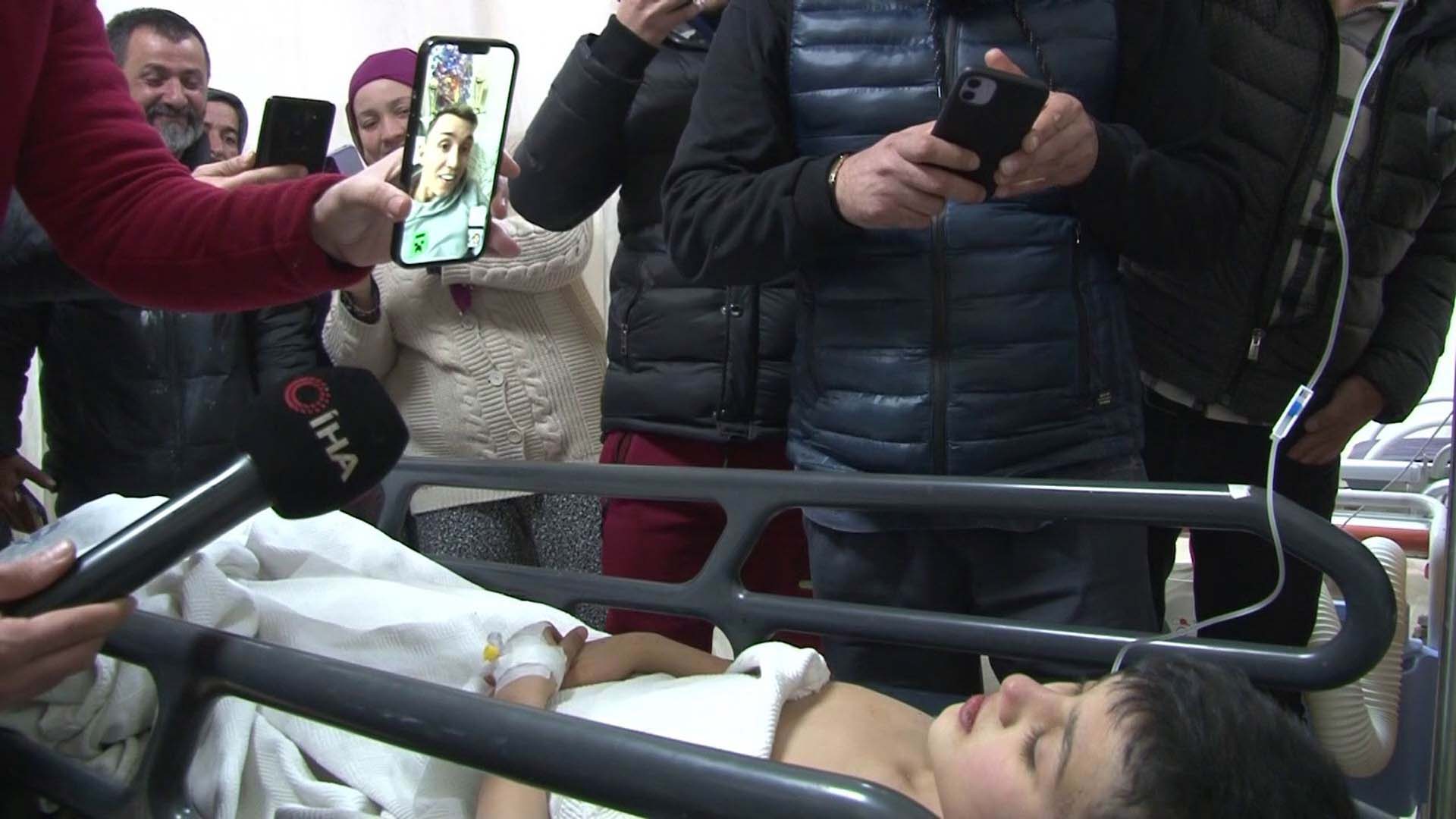 Enkazdan 156 saat sonra çıkan Semih İnce, Muslera ile görüştü: Galatasaraylıyım, formanı istiyorum