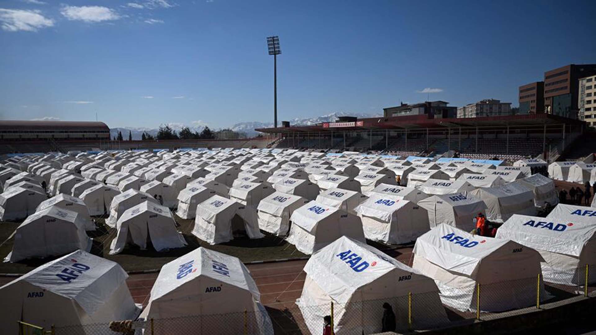 Deprem bölgesinde salgın hastalık riski baş gösterebilir. Sağlık Bakanlığı. "gerekli tedbirler alınıyor!" dedi.