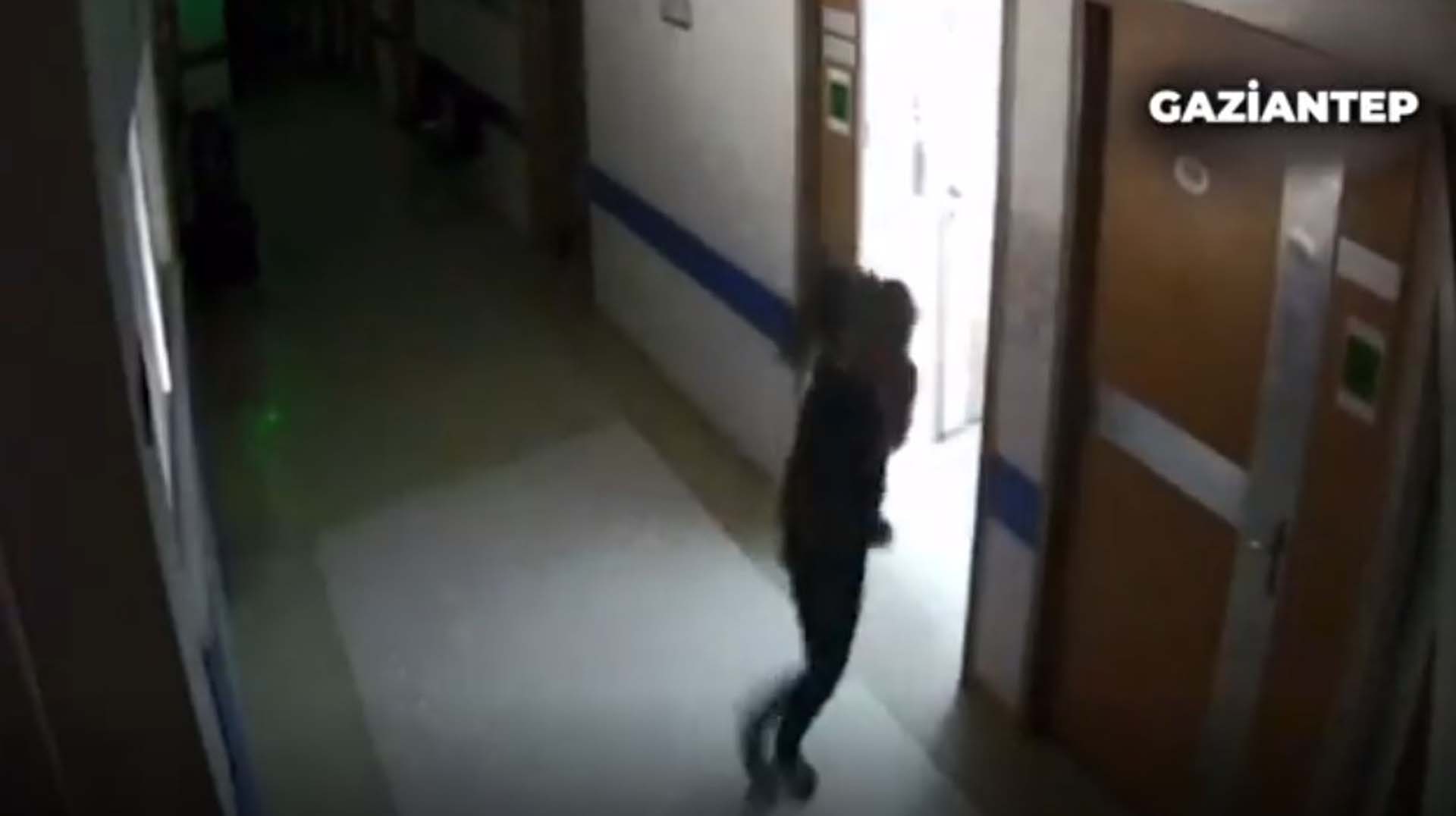 Kahraman hemşire deprem anında kaçmak yerine çocukları kurtardı!