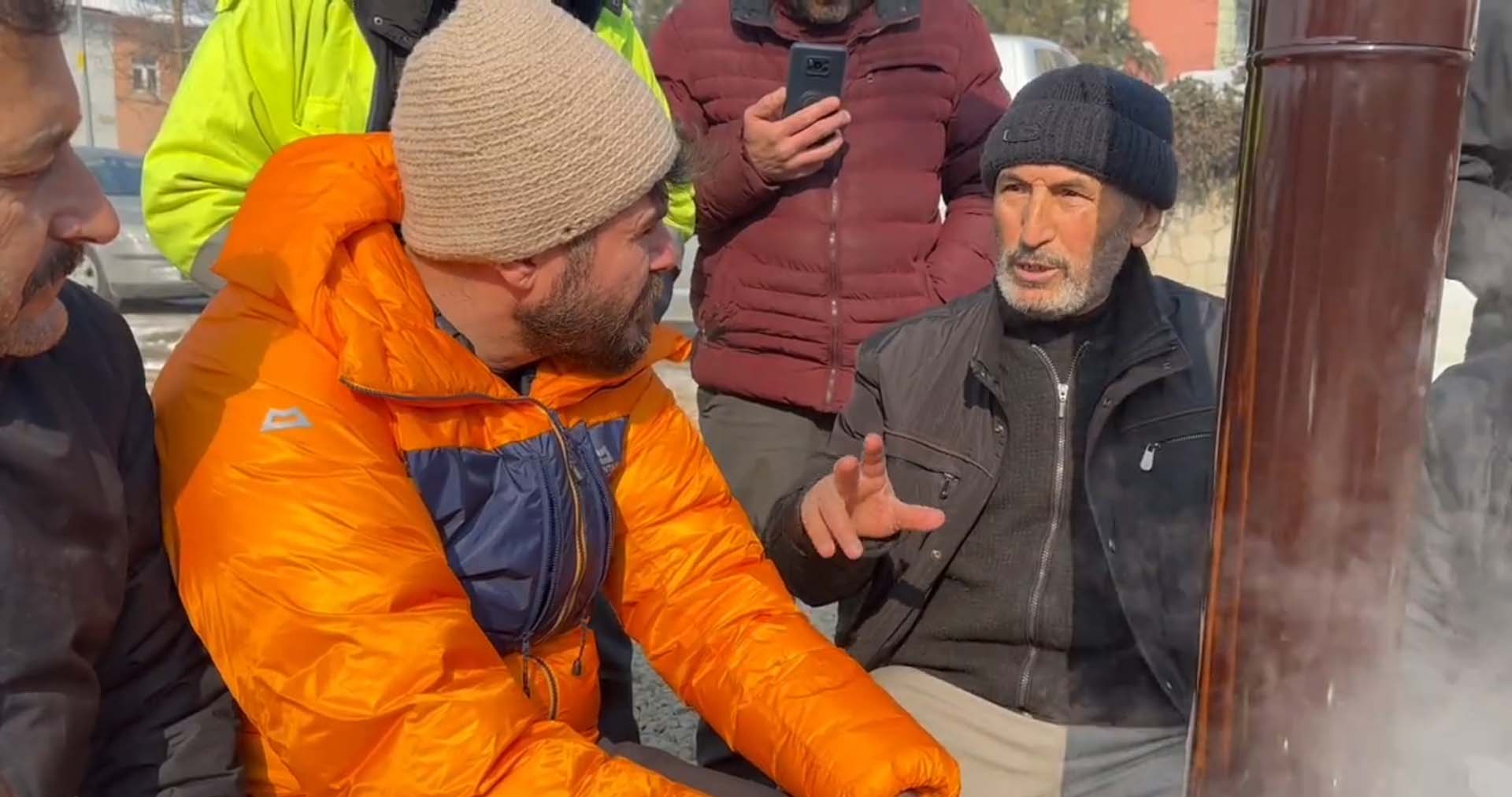 Bir depremzedenin söyledikleri yürekleri parçaladı: Allah'tan kork, insan bu kadar mı alçalır?