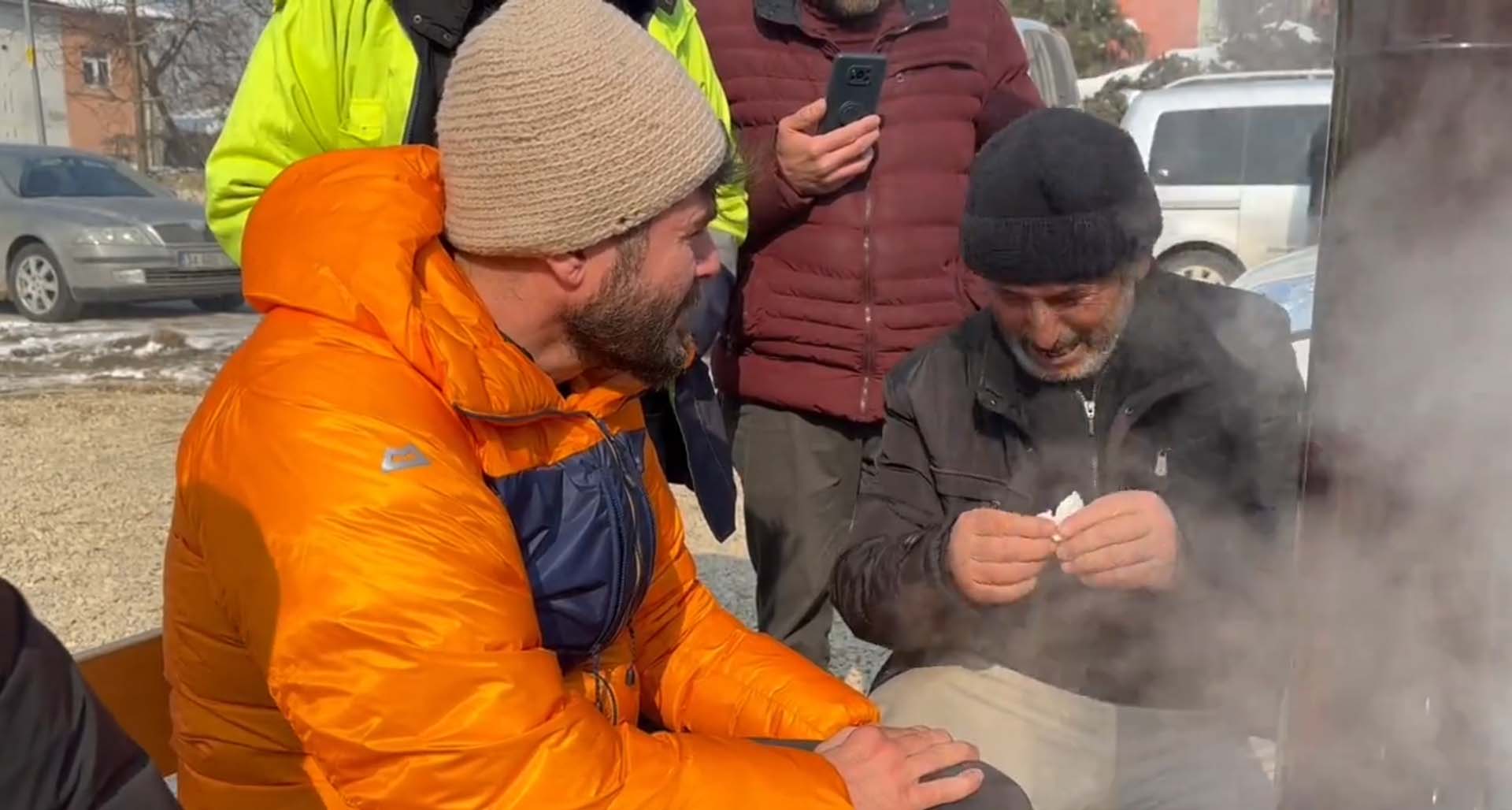 Bir depremzedenin söyledikleri yürekleri parçaladı: Allah'tan kork, insan bu kadar mı alçalır?