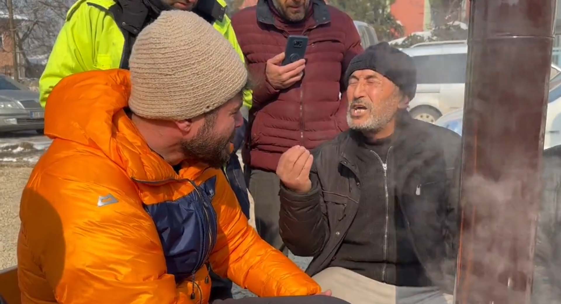 Bir depremzedenin söyledikleri yürekleri parçaladı: Allah'tan kork, insan bu kadar mı alçalır?