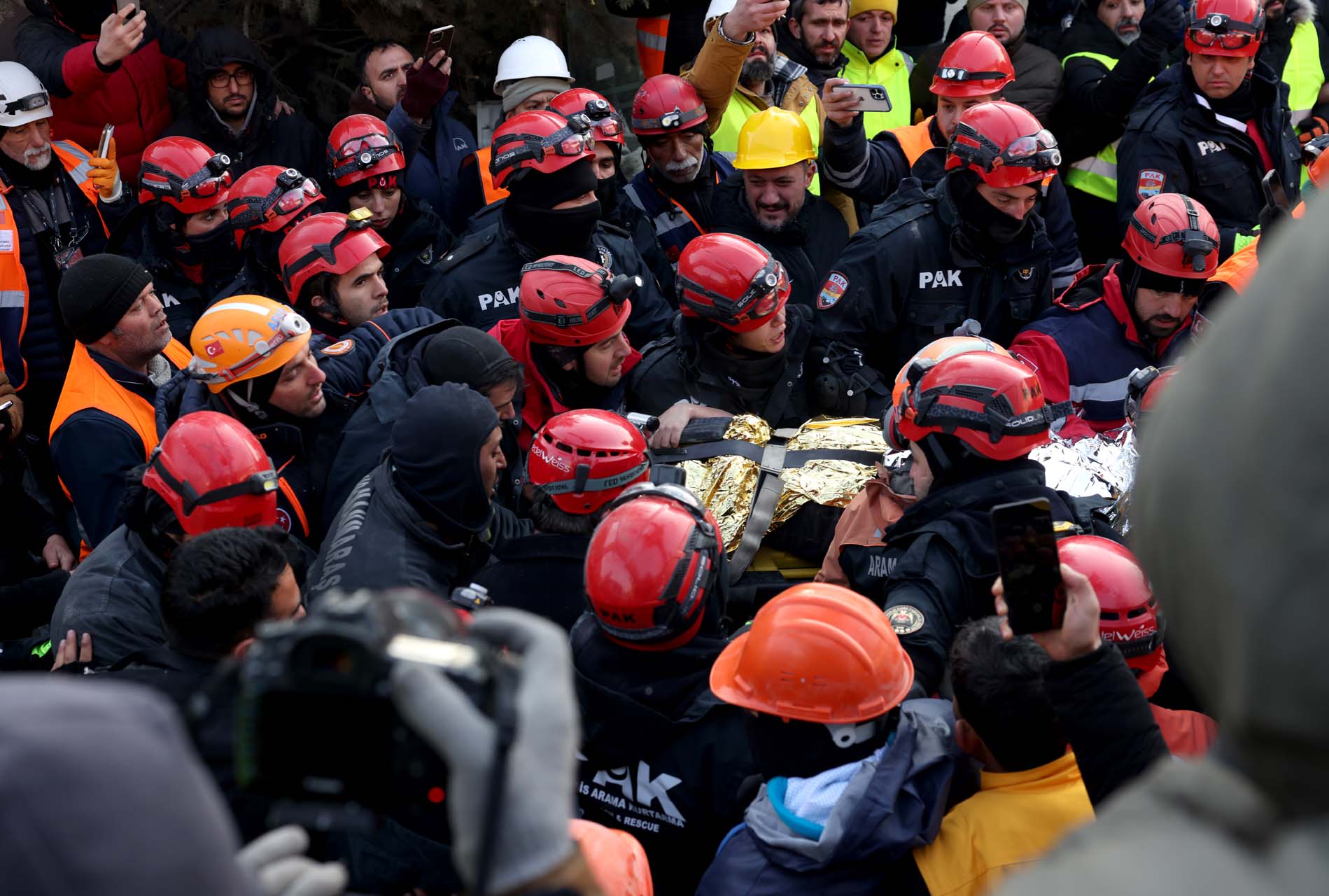 123 saat sonra enkazdan çıkarılan Melisa Ülkü yürekleri dağladı! Sözleri kalplere oturdu! 