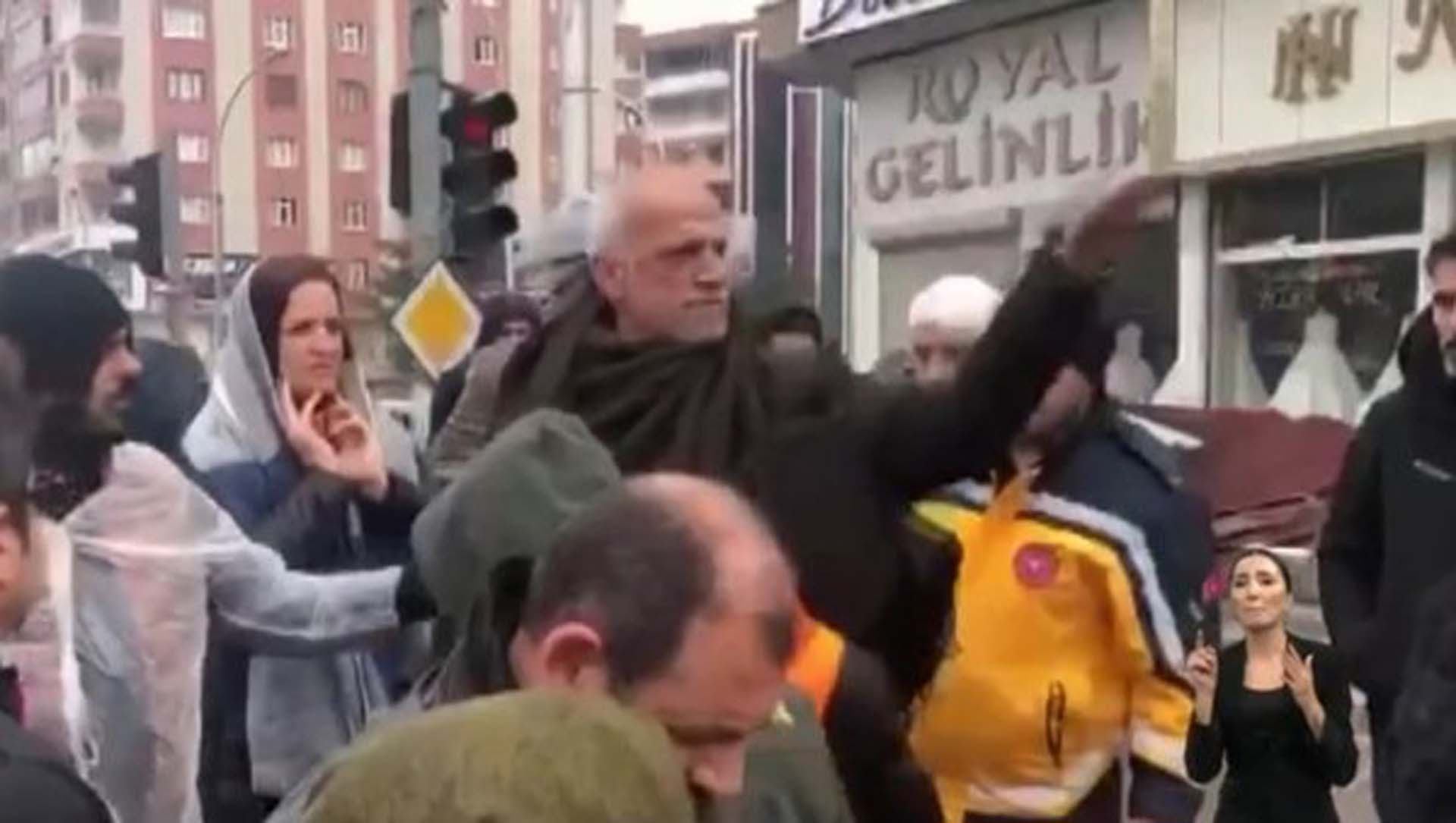 Diyarbakırlı vatandaş HDP'li Garo Paylan'ı yerden yere vurdu: Sen Diyarbakır’ın çöpü olamazsın