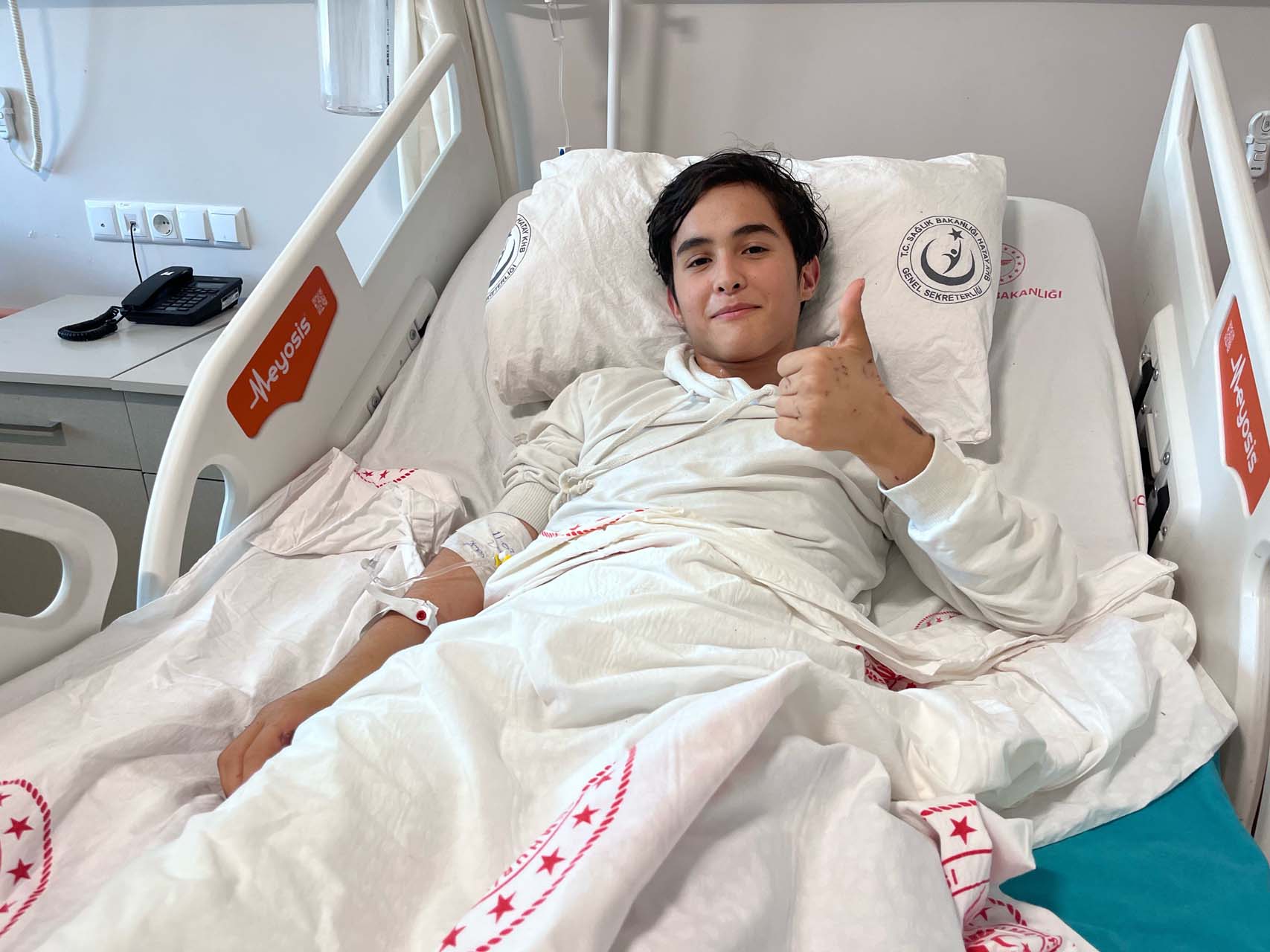 Depremin acı gerçeği: 14 yaşındaki çocuk enkazdan çıkarıldı, ailesi yaşamını yitirdi 