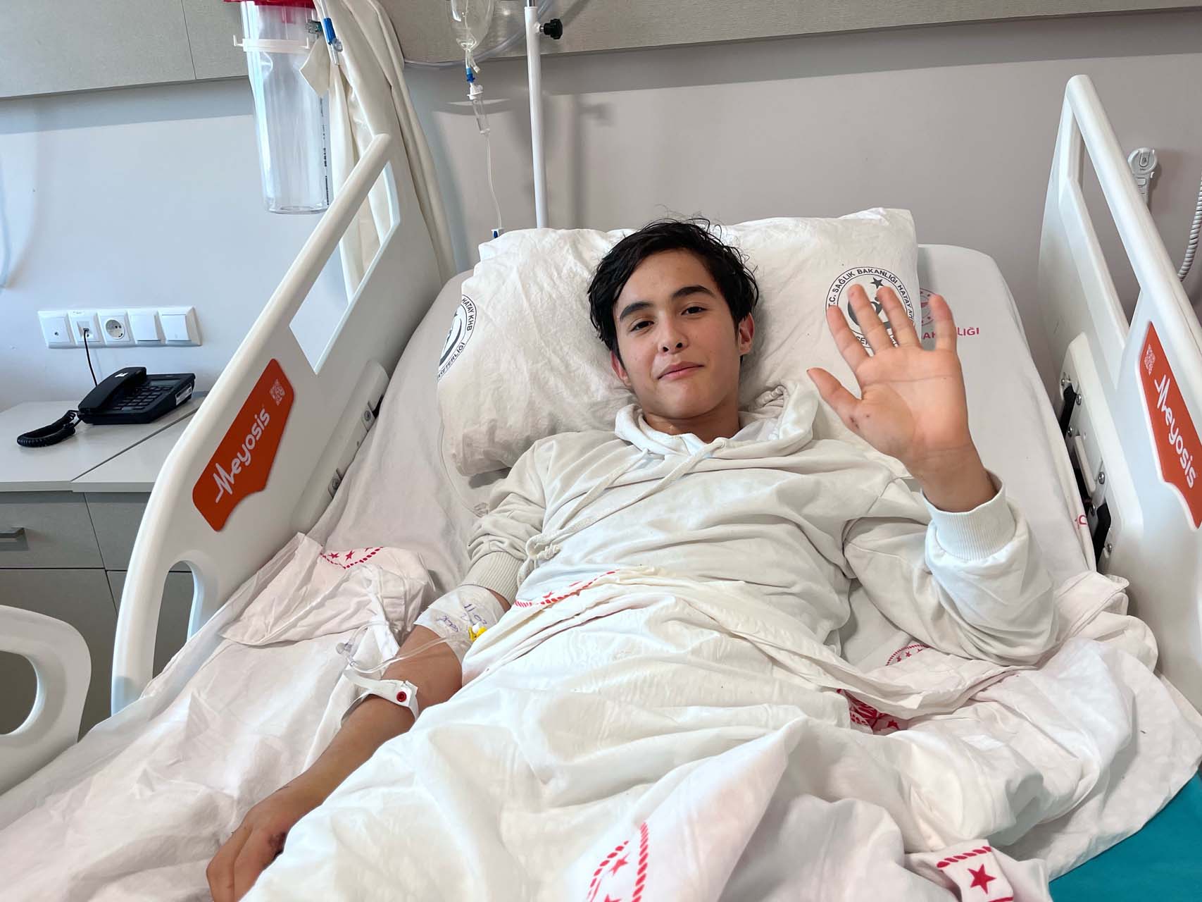 Depremin acı gerçeği: 14 yaşındaki çocuk enkazdan çıkarıldı, ailesi yaşamını yitirdi 