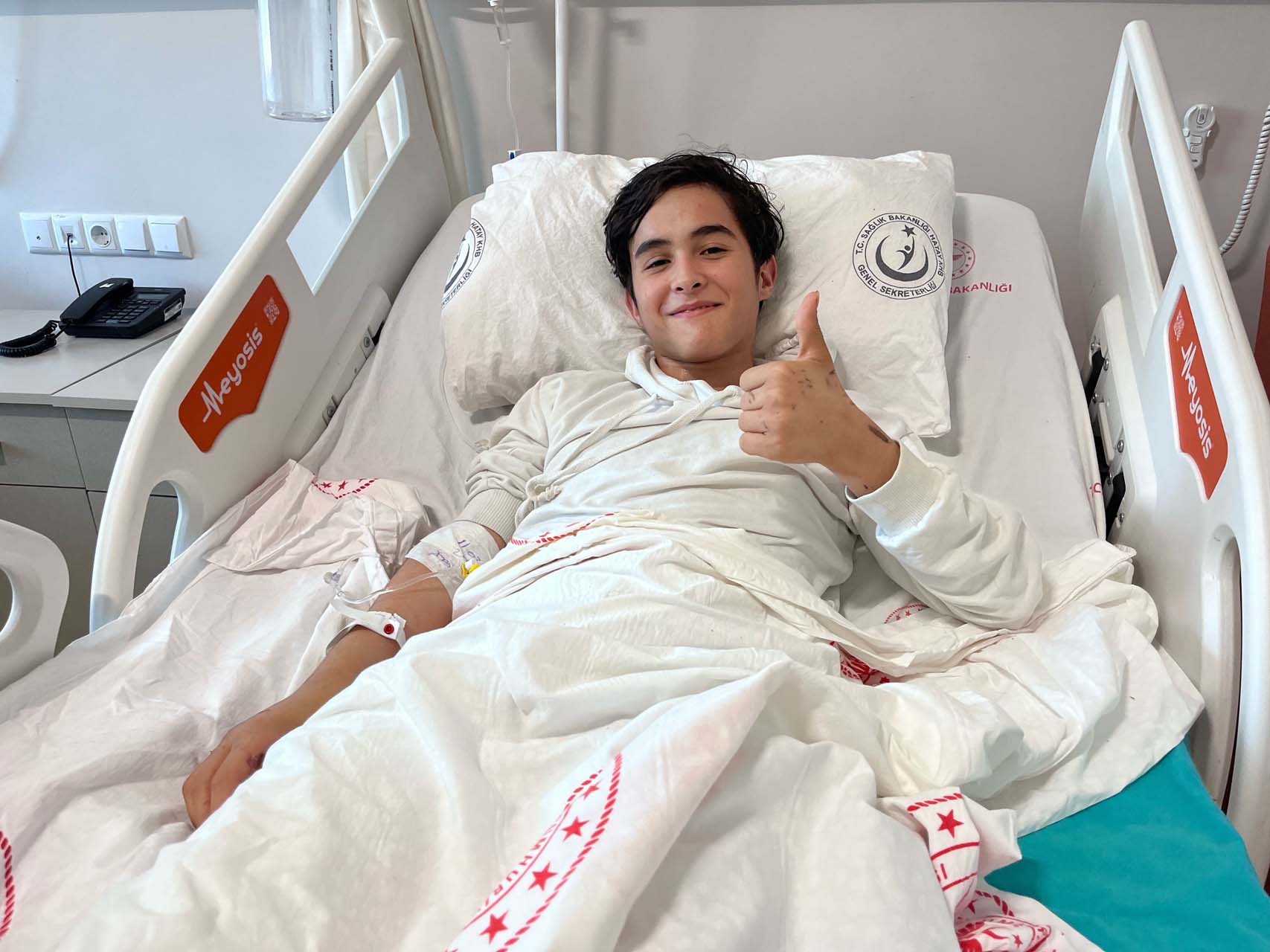 Depremin acı gerçeği: 14 yaşındaki çocuk enkazdan çıkarıldı, ailesi yaşamını yitirdi 