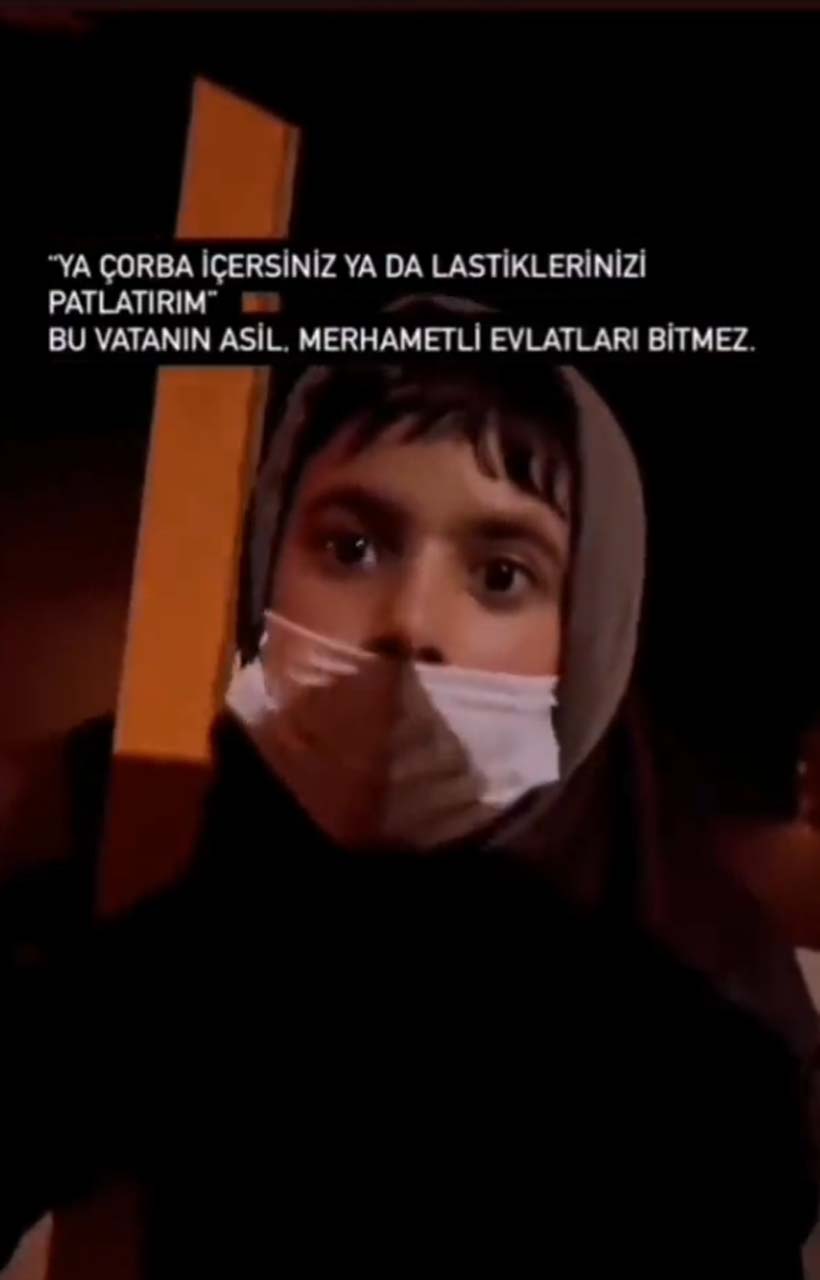 Ücretsiz çorba dağıtan çocuk, sözleriyle içimizi ısıttı: Lastiğinizi patlatırım, çorba için, öyle gidin