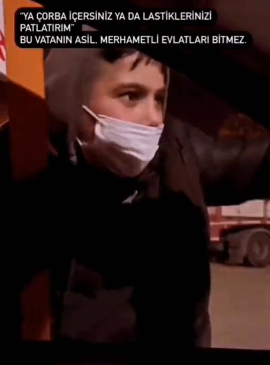 Ücretsiz çorba dağıtan çocuk, sözleriyle içimizi ısıttı: Lastiğinizi patlatırım, çorba için, öyle gidin