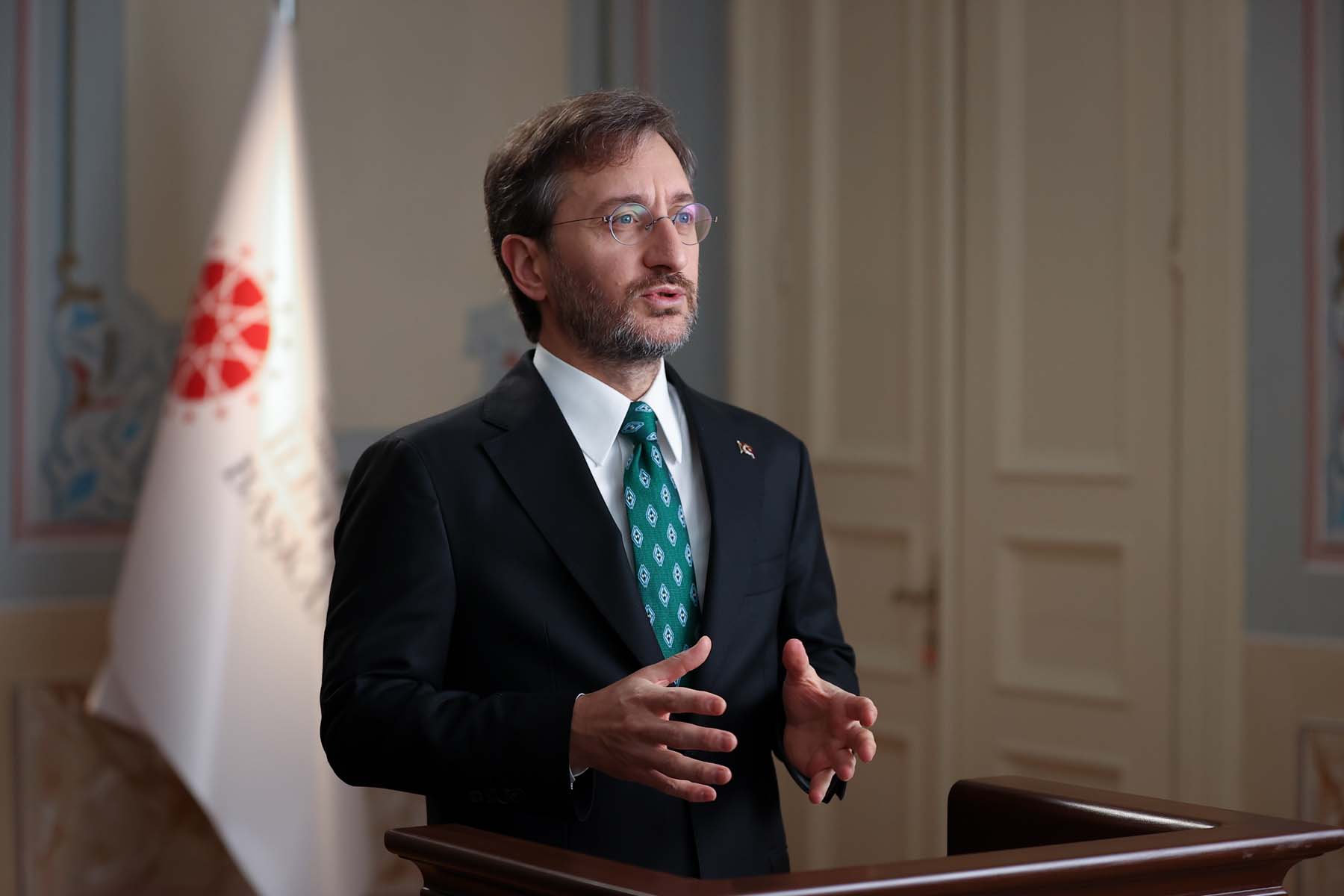 Berna Laçin'in Fahrettin Altun paylaşımı, Gülben Ergen'i kızdırdı: Sağlık üzerinden yapılan yorum yersiz ve yakışıksız