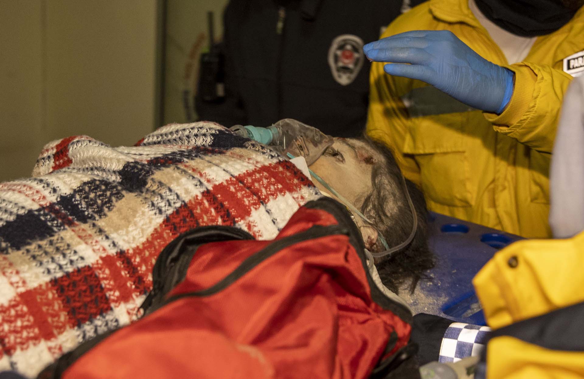 Mucize 258 saat sonra geldi! Neslihan Kılıç, Ebrar sitesinin enkazından sağ çıkarıldı