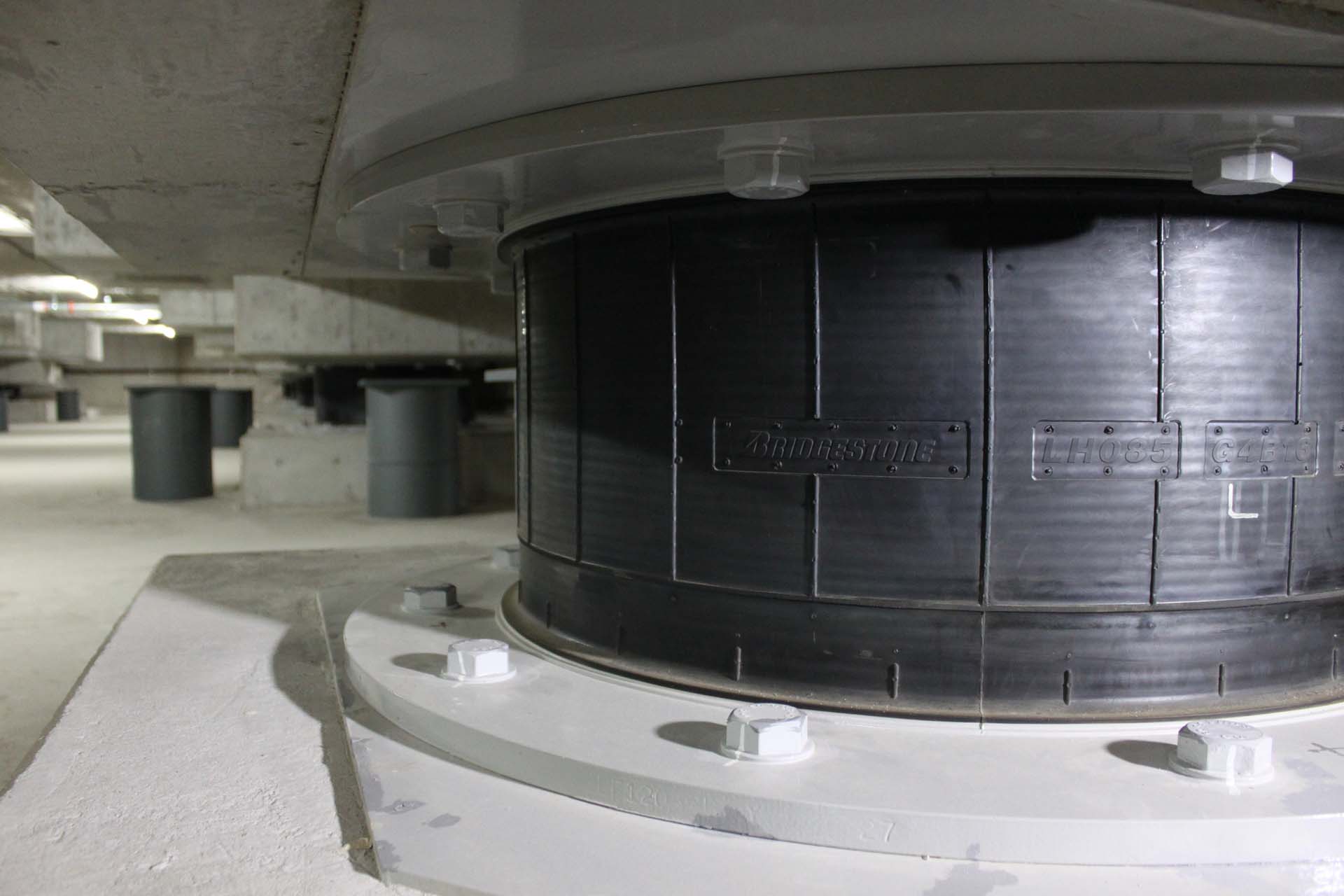 Sismik deprem izolatörü nedir? Ne işe yarar? Nerelerde, nasıl kullanılır? Sismik deprem izolatörü binaya sonradan takılır mı? 