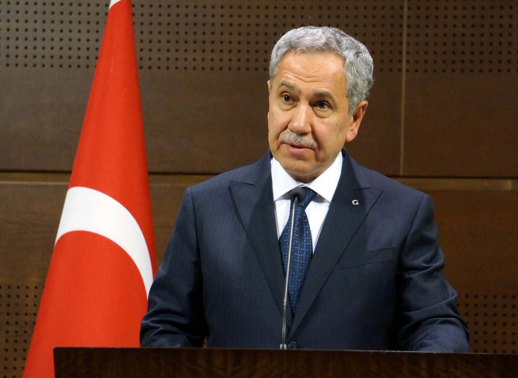 Seçimlerin ertelenmesini istemişti! Bülent Arınç'tan bir çıkış daha: Hala enkazda kalan var, hangi seçmenden oy isteyeceksiniz?