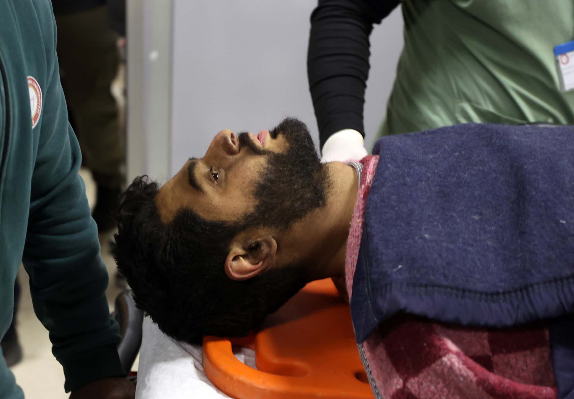 Hatay'da mucizelere tanıklık ettik: 261'inci saatte Mehmet Ali Şakiroğlu ve Mustafa Avcı, enkazdan sağ olarak çıkarıldı