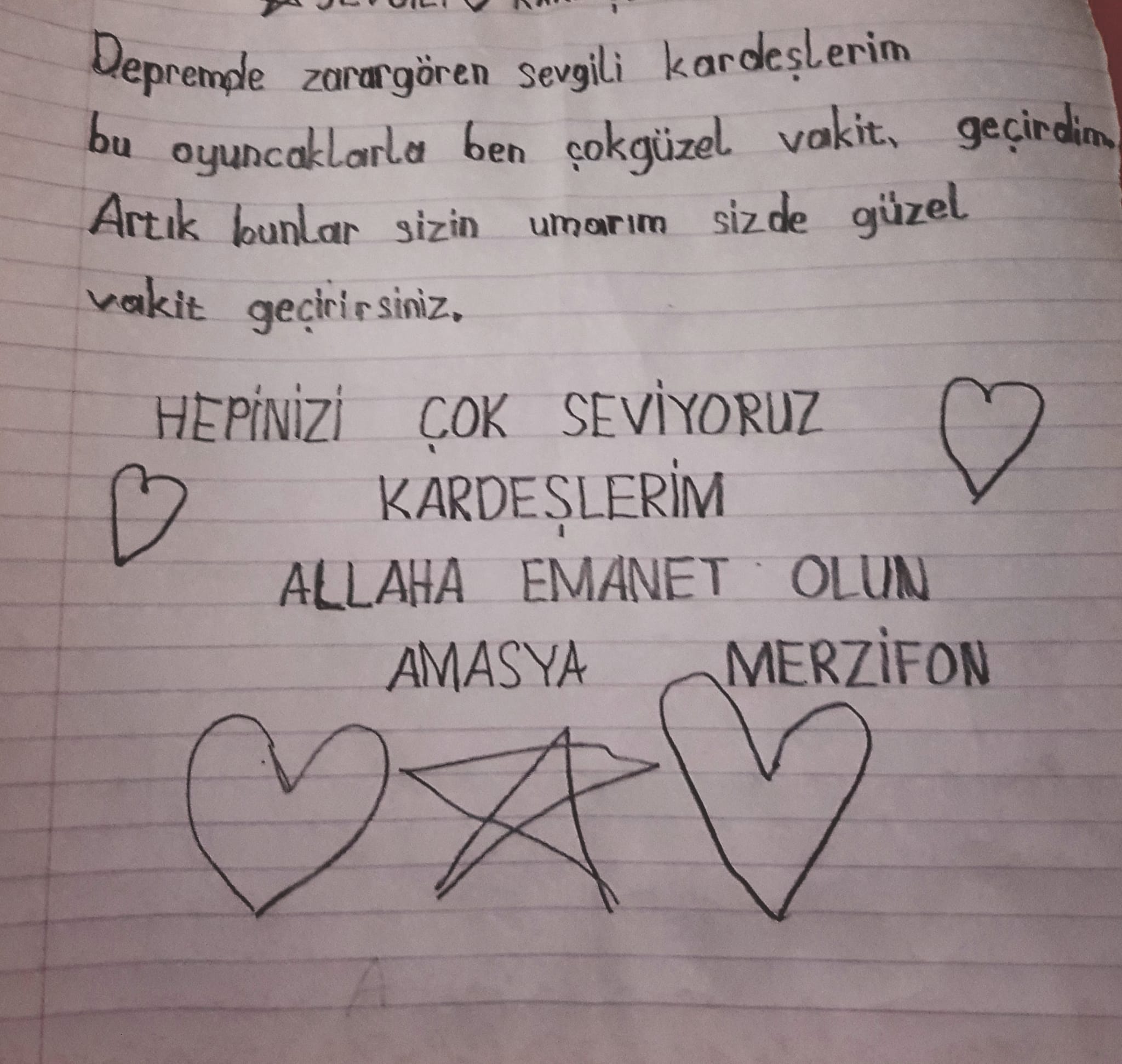 Yüreklere dokundular! Deprem bölgesine gönderilen oyuncuklara yazılan notlar duygulandırdı: Çocuklar hep gülün