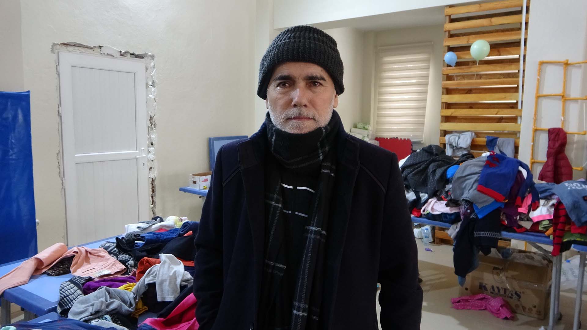 Deprem felaketinde 100 yakınını kaybetti: Çocuklar yanıma koştu, birbirimize sarıldık