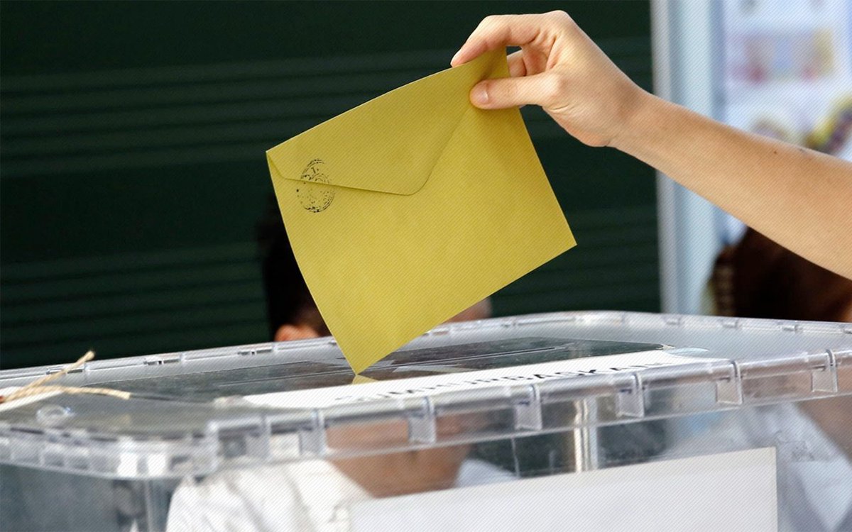 Seçimlerin ertelenmesini istemişti! Bülent Arınç'tan bir çıkış daha: Hala enkazda kalan var, hangi seçmenden oy isteyeceksiniz?