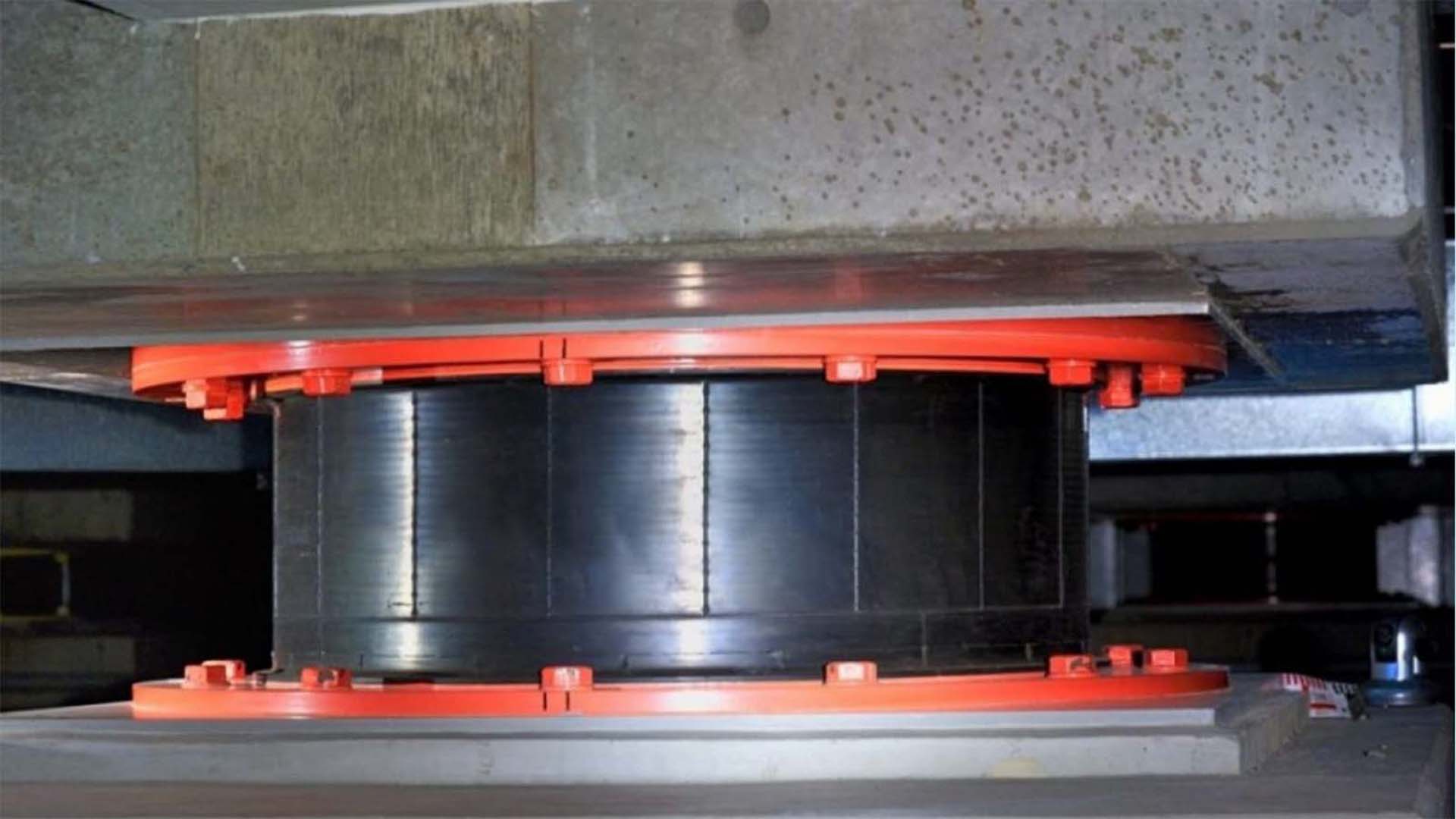 Sismik deprem izolatörü nedir? Ne işe yarar? Nerelerde, nasıl kullanılır? Sismik deprem izolatörü binaya sonradan takılır mı? 