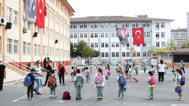 İstanbul Valiliği açıkladı! 93 riskli okul tahliye edildi!