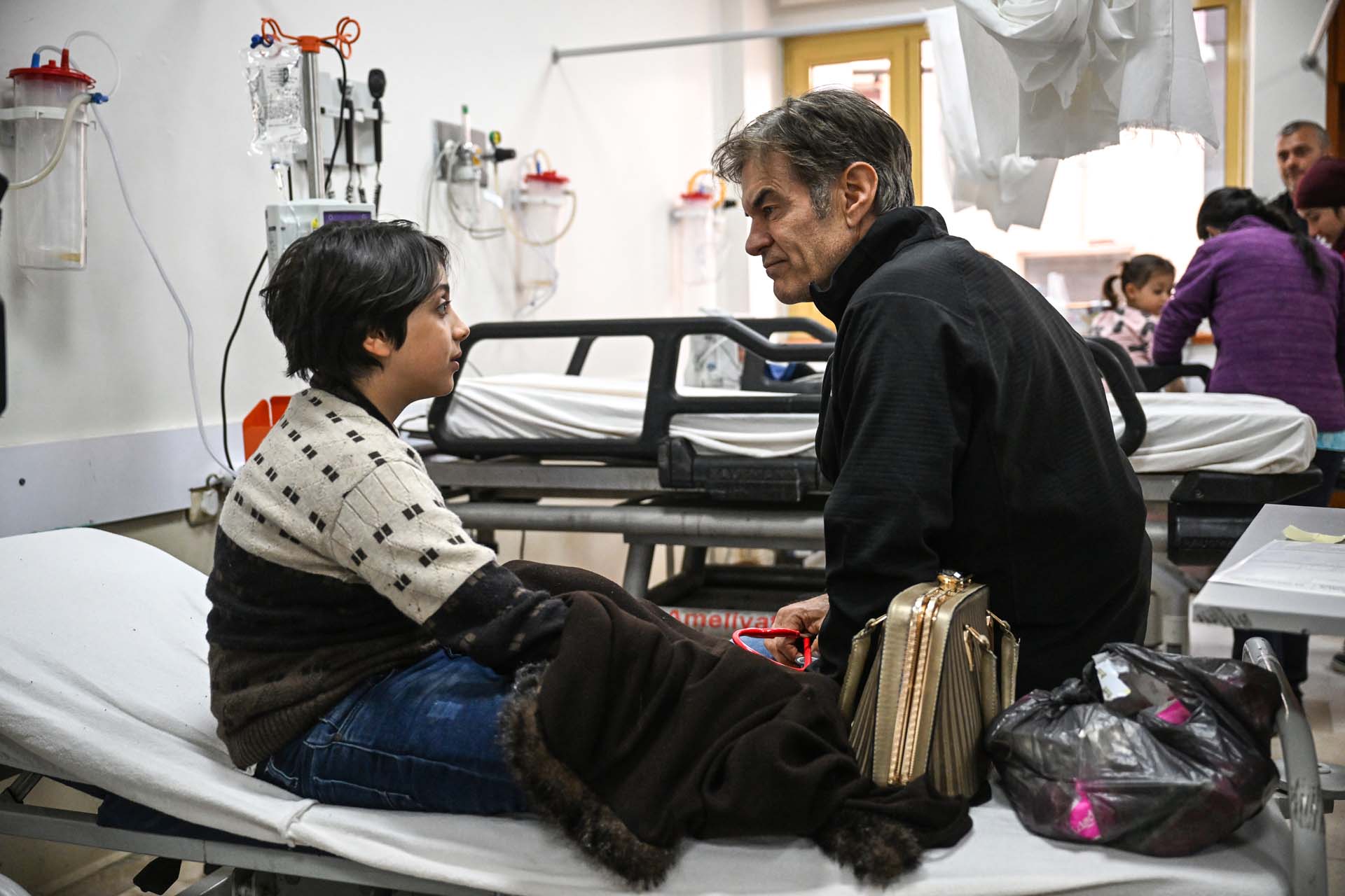 Doktor Mehmet Öz Türkiye'de! Amerika'dan Hatay'a depremzede hastaları görmeye geldi!