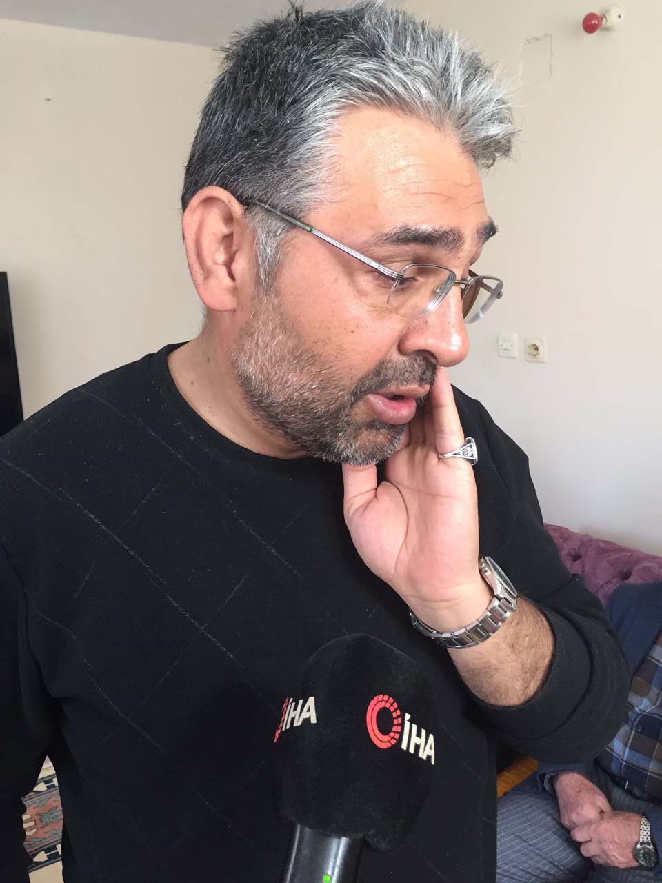 Ailesinden geriye bir tek kızı kaldı! Gaziantep'te enkazdan sağ kurtulan adam kayıp kızını arıyor! 