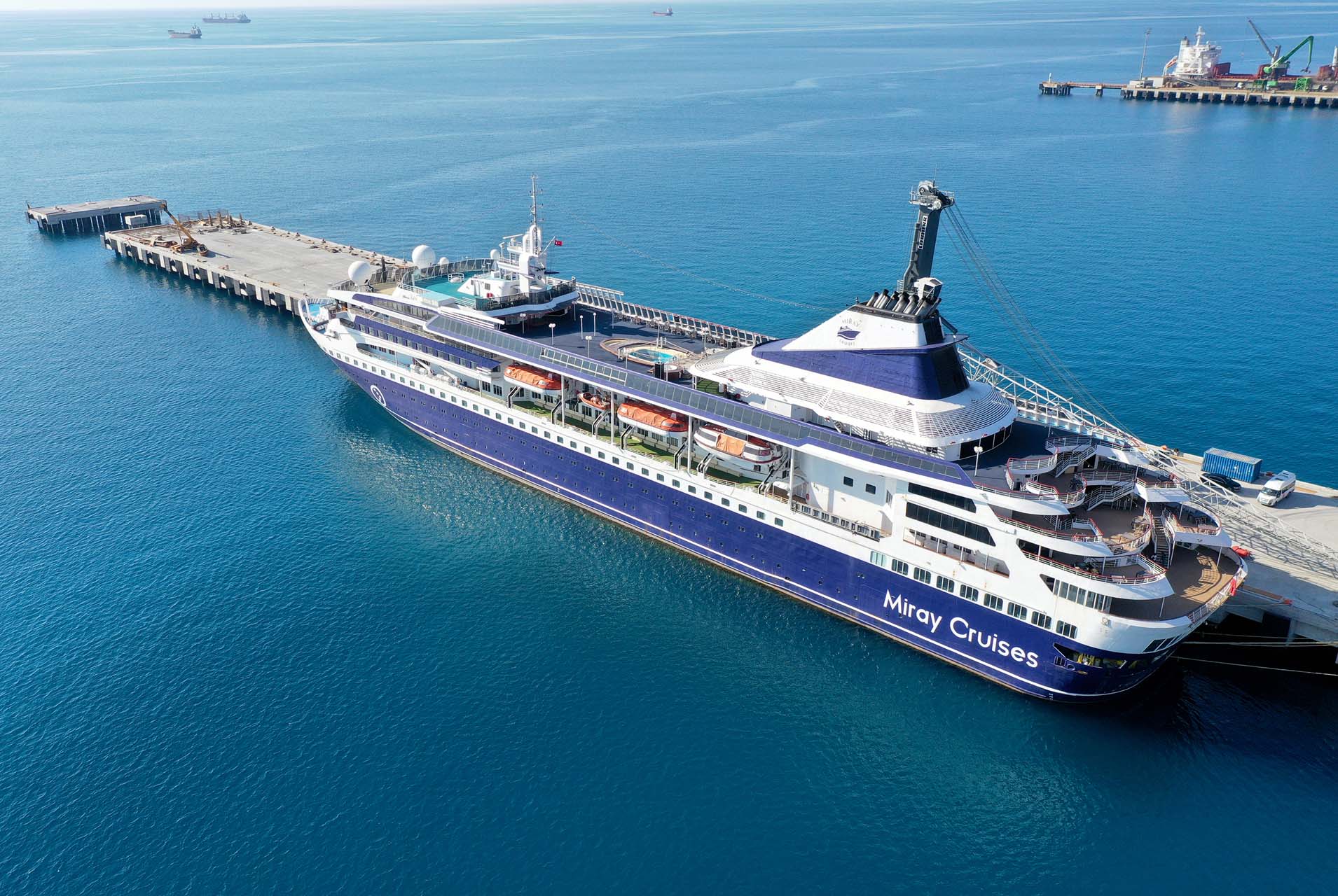 İskenderun Limanına yanaştı! Kruvaziyer gemisi depremzedeleri ağırlamaya başladı!