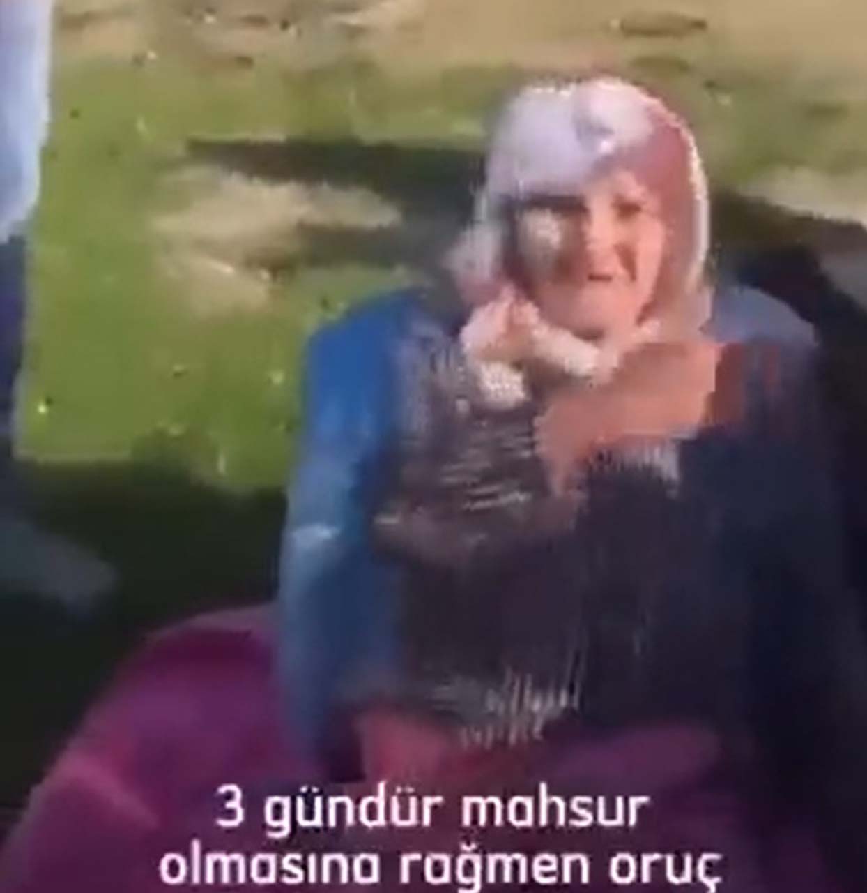 Oruçlu olan bir depremzede tüm ısrarlara rağmen akşam ezanını bekledi! O anlar yürekleri ısıttı!