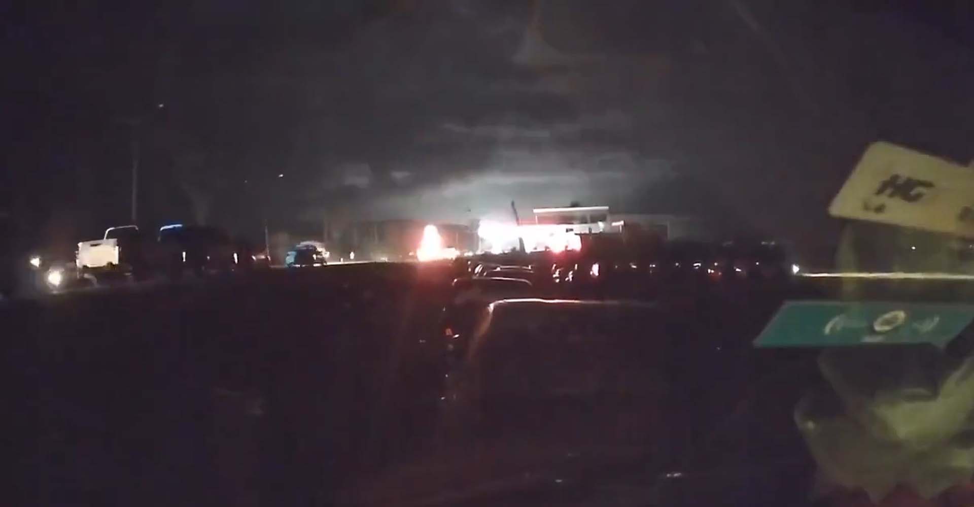 Hatay'da 6.4 büyüklüğünde şiddetli deprem! Yer yerinden oynadı, araçlar beşik gibi sallandı! İşte deprem anı... 