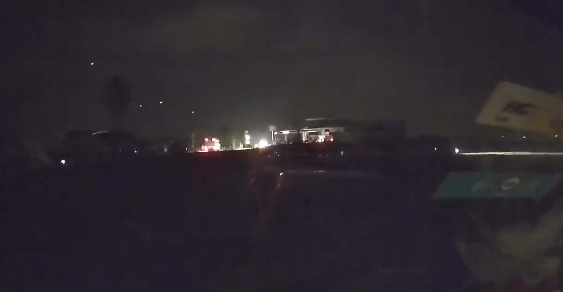 Hatay'da 6.4 büyüklüğünde şiddetli deprem! Yer yerinden oynadı, araçlar beşik gibi sallandı! İşte deprem anı... 