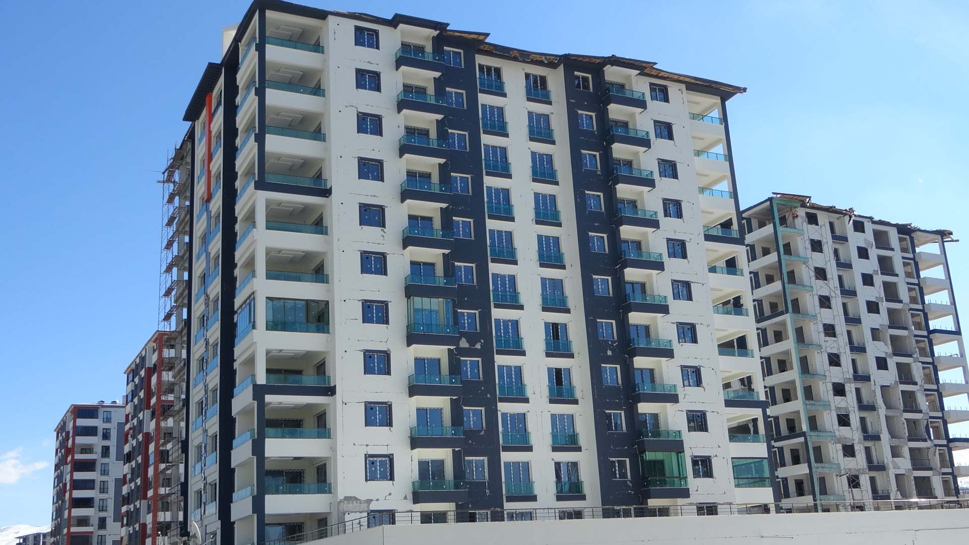 Malatya'da milyonluk yeni binalar depremde yıkıldı! Vatandaşlar isyan etti!