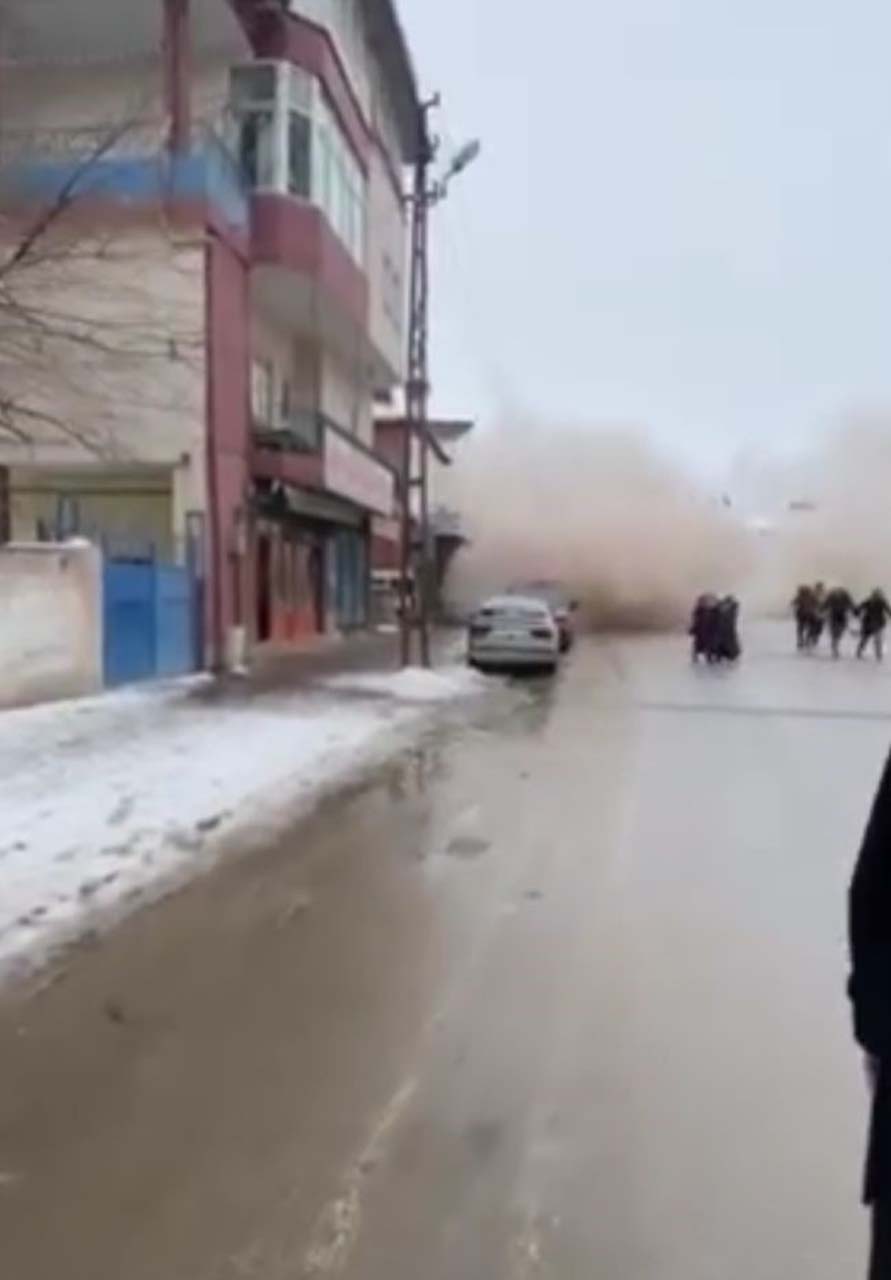 Korku filminden çıkmış gibi: Kahramanmaraş depreminin yeni görüntüleri ortaya çıktı! İşte o anlar... 