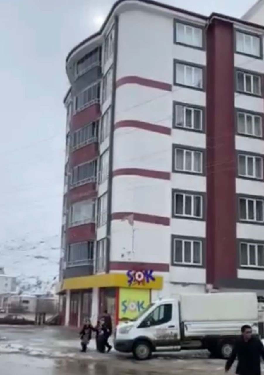 Korku filminden çıkmış gibi: Kahramanmaraş depreminin yeni görüntüleri ortaya çıktı! İşte o anlar... 