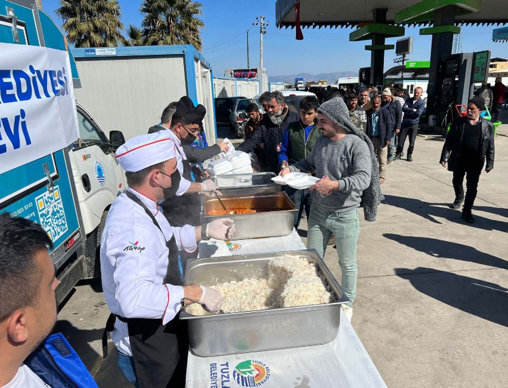 Tuzla Belediyesi'nin Hatay'a destekleri bitmiyor! Konteyner kent ve aşevi kurdu!