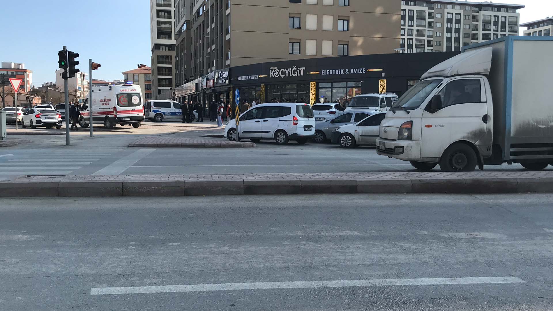 Çocuklarını göremediği iddia edilen baba ortalığı karıştırdı! Eski eşini bıçakla rehin aldı! 