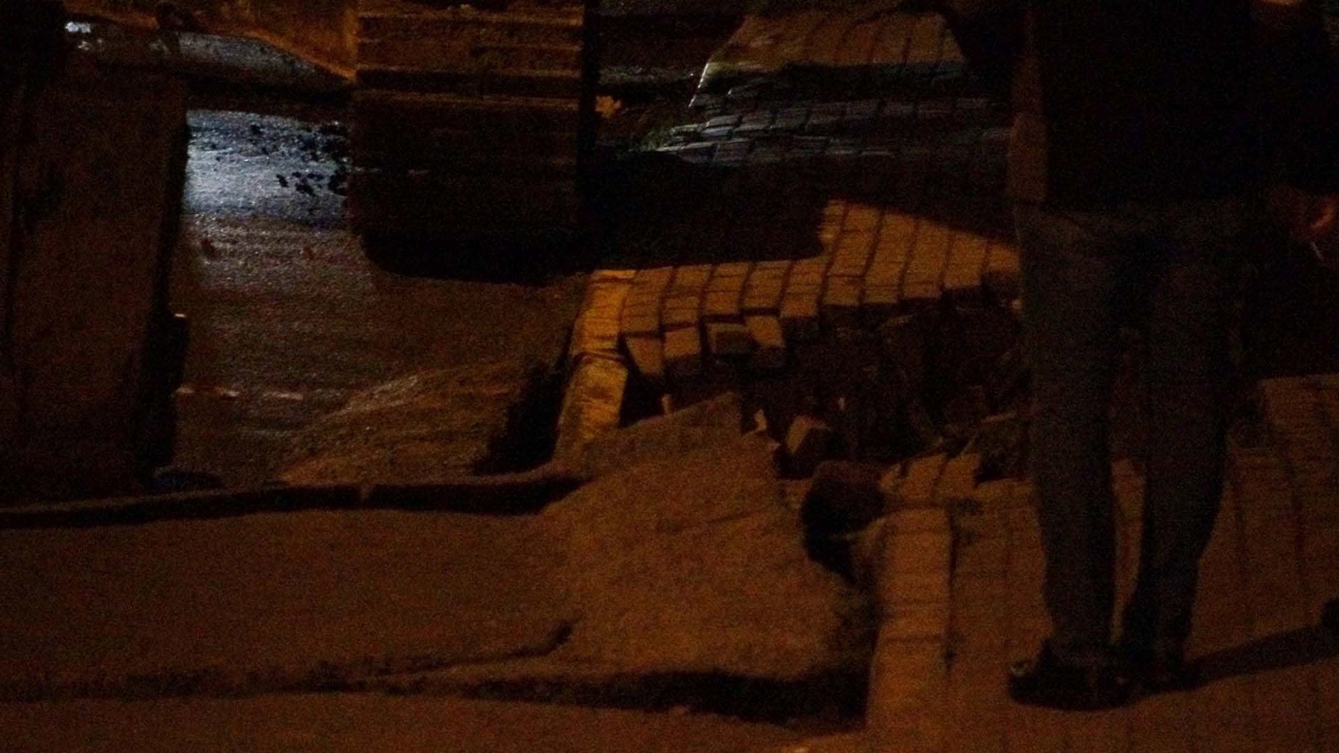 İstanbul Pendik'te korku dolu anlar! Sokakta çökme meydana geldi, iki apartman boşaltıldı 