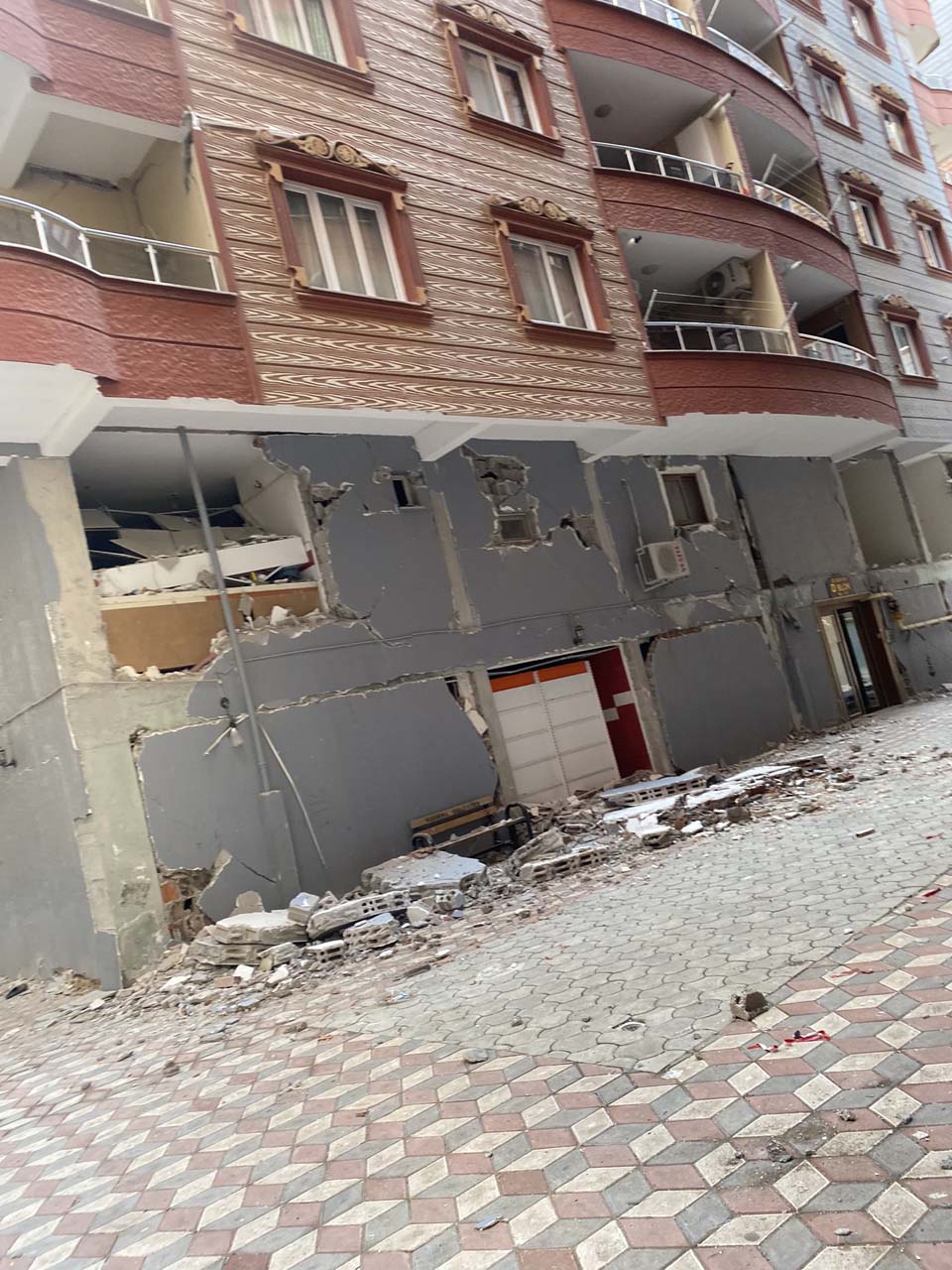 Vicdansızlığı pes dedirtti! Ev sahibi, depremzededen bir an önce kirasını ödemesini istedi!