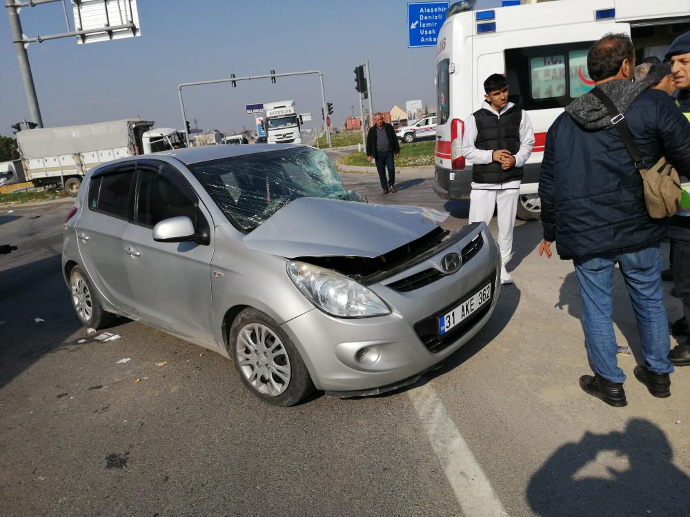 Manisa'da feci kaza: Depremzede aile Azrail'e trafikte yakalandı! Ölü ve yaralılar var