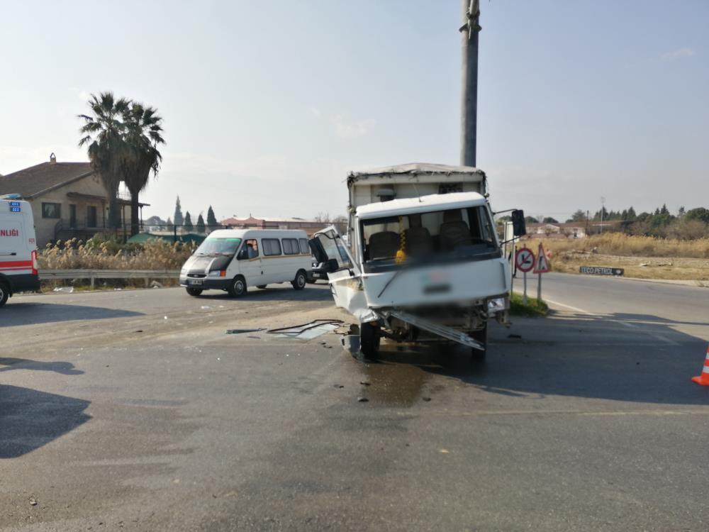 Manisa'da feci kaza: Depremzede aile Azrail'e trafikte yakalandı! Ölü ve yaralılar var