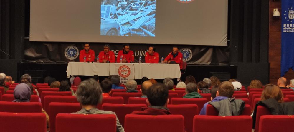 Kurtarma ekipleri yaşadıklarını anlattı: Koskoca binaların bir kibrit kutusu gibi...