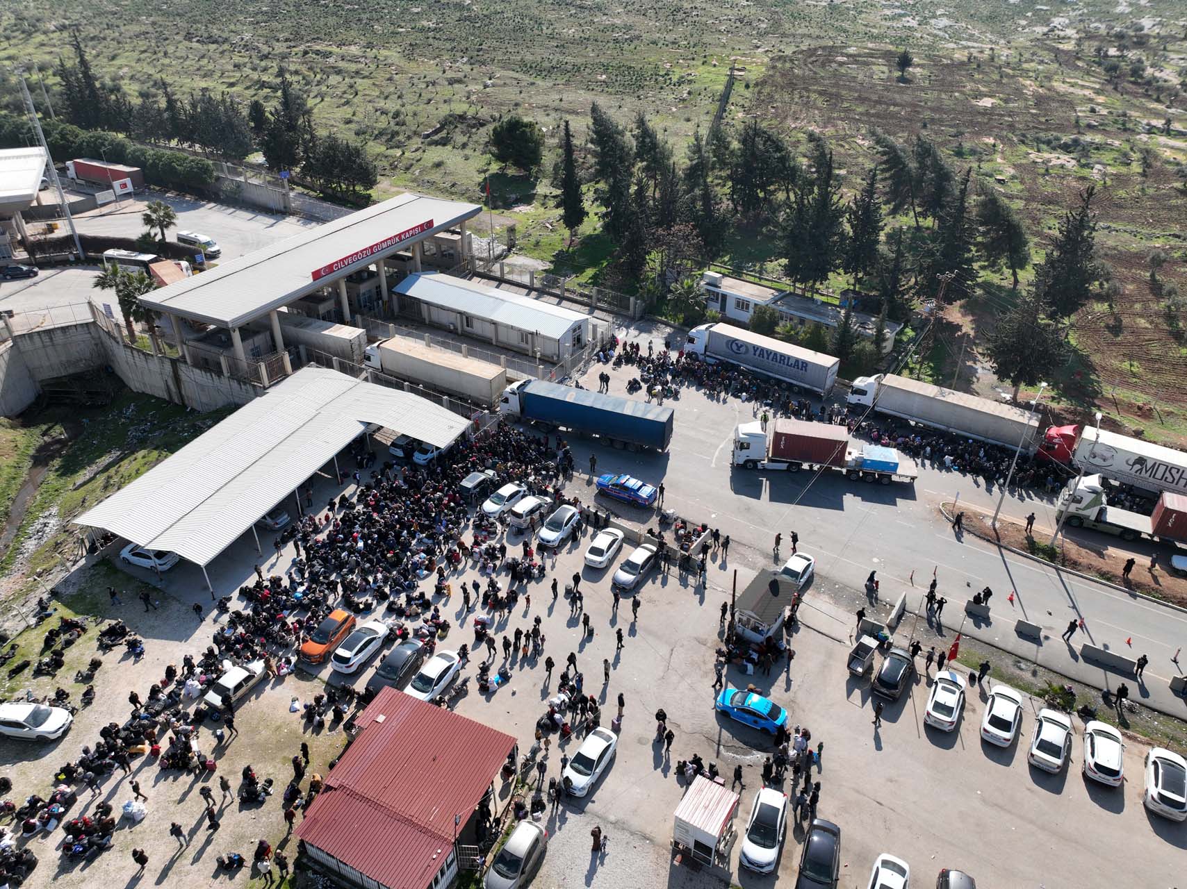 Ertem Şener, ülkesine dönen Suriyelileri yerden yere vurdu: Çıkın gidin, defolun gidin, nankörsünüz, ahlaksızsınız